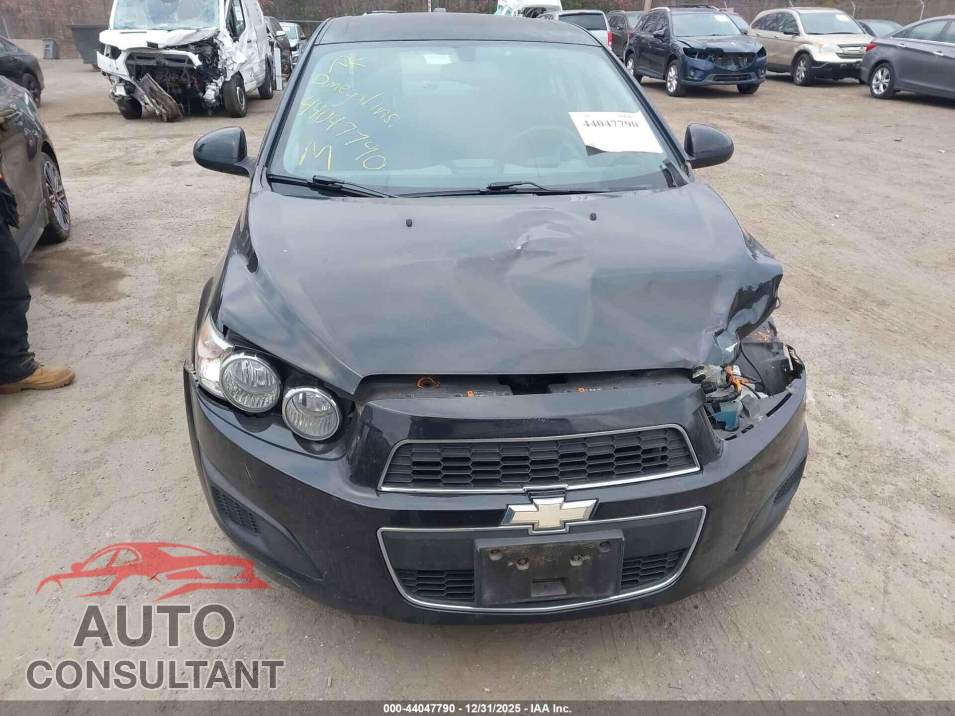 CHEVROLET SONIC 2015 - 1G1JC5SH3F4163473