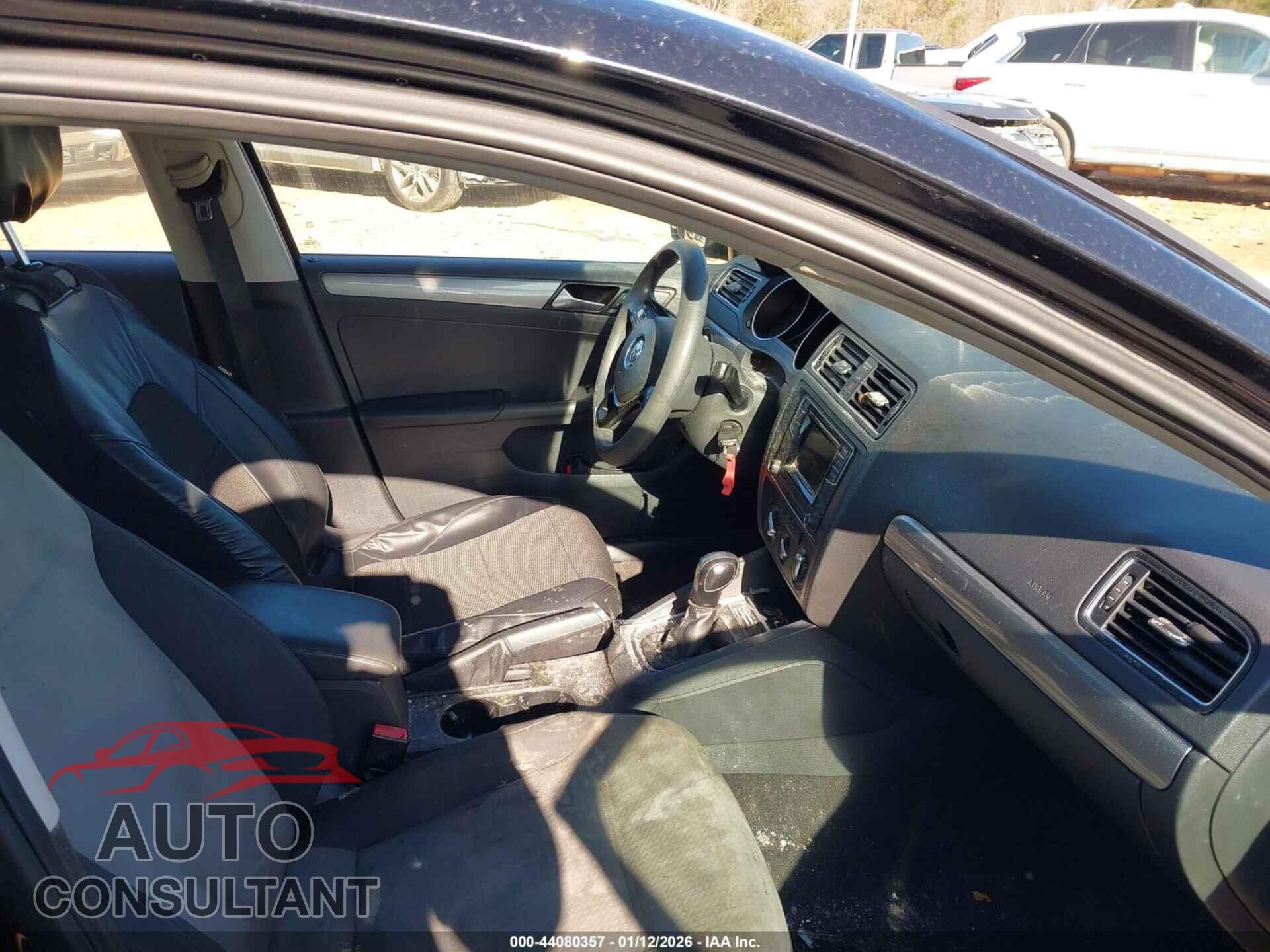 VOLKSWAGEN JETTA 2017 - 3VW2B7AJ0HM213569