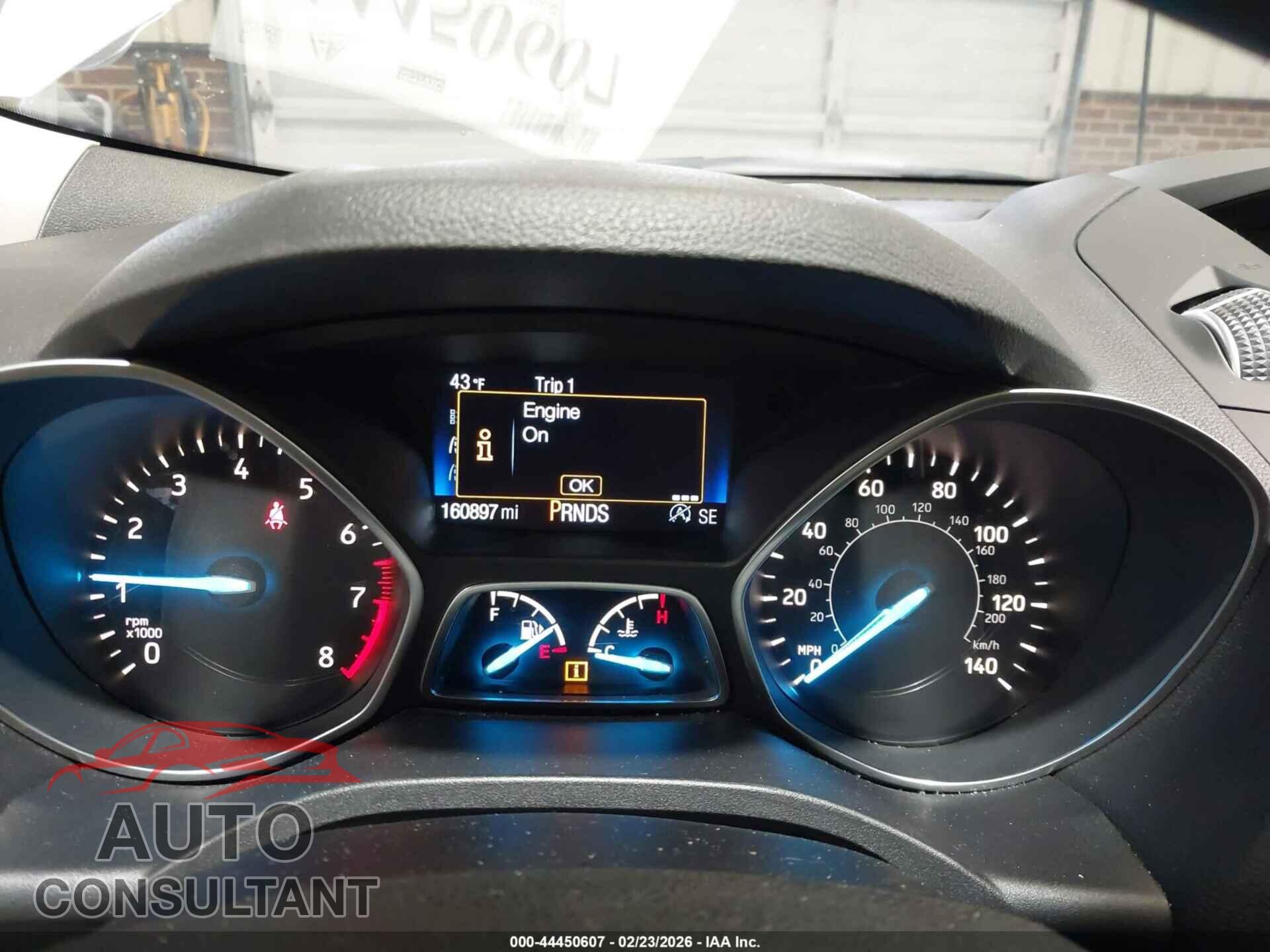 FORD ESCAPE 2017 - 1FMCU0GD4HUB85809