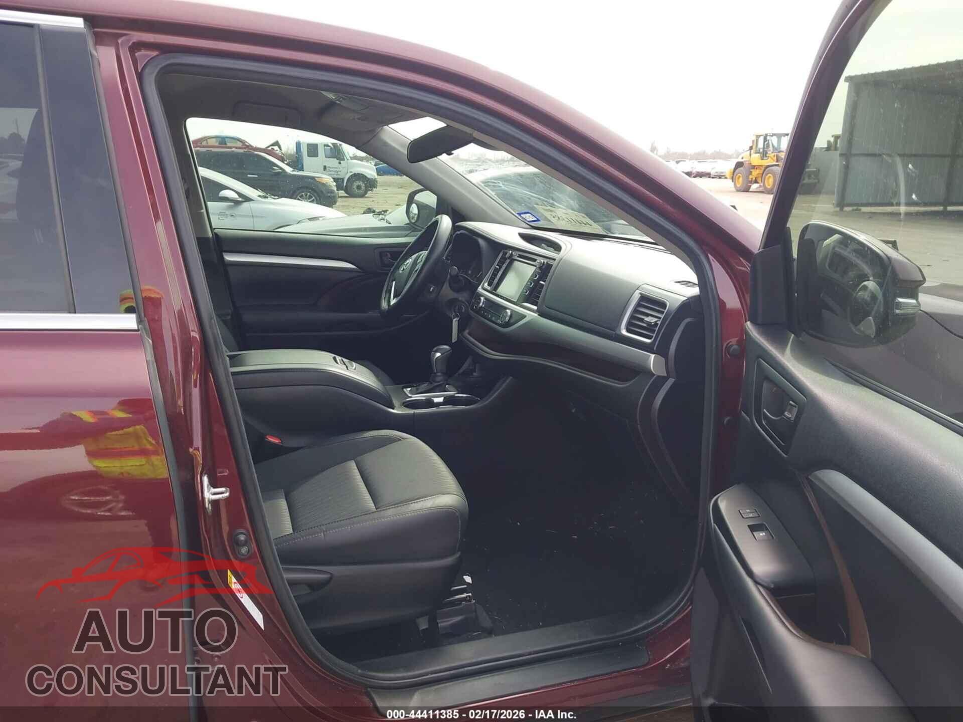 TOYOTA HIGHLANDER 2018 - 5TDZZRFH3JS245176