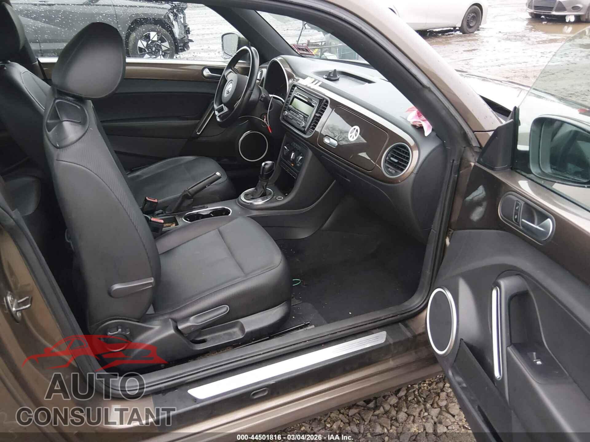VOLKSWAGEN BEETLE 2012 - 3VWJP7AT2CM652604