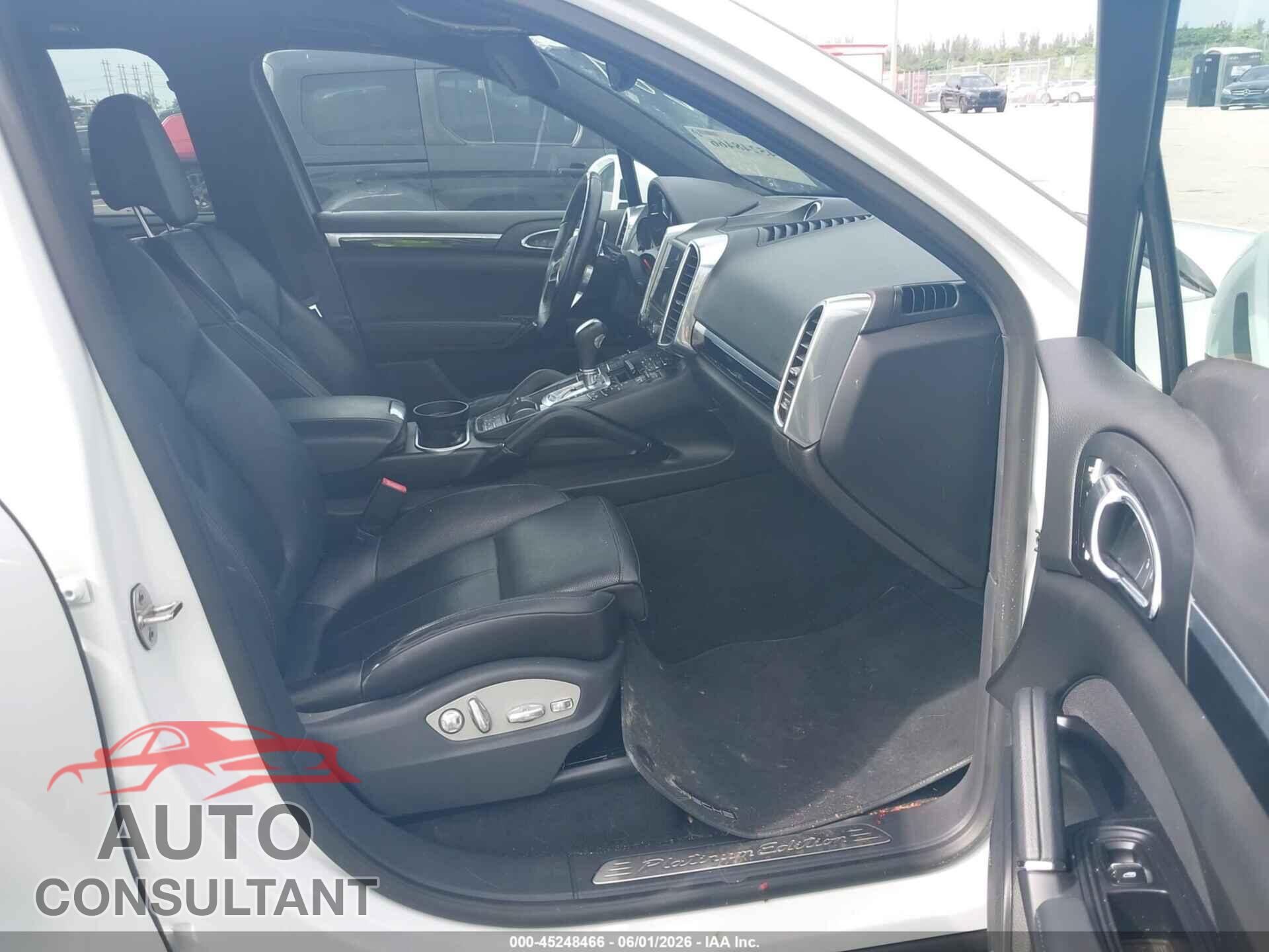 PORSCHE CAYENNE 2017 - WP1AA2A29HKA82869