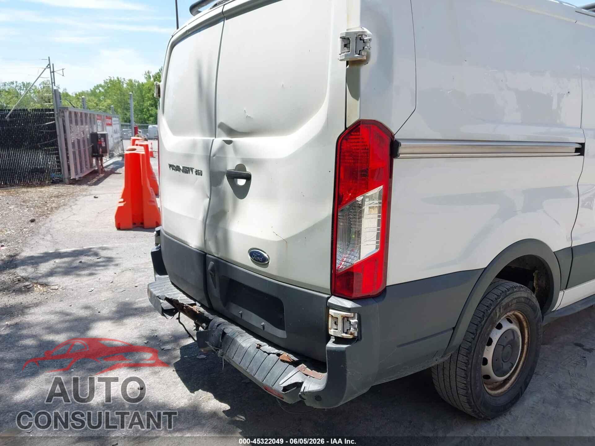 FORD TRANSIT-250 2017 - 1FTYR1YM0HKA36051