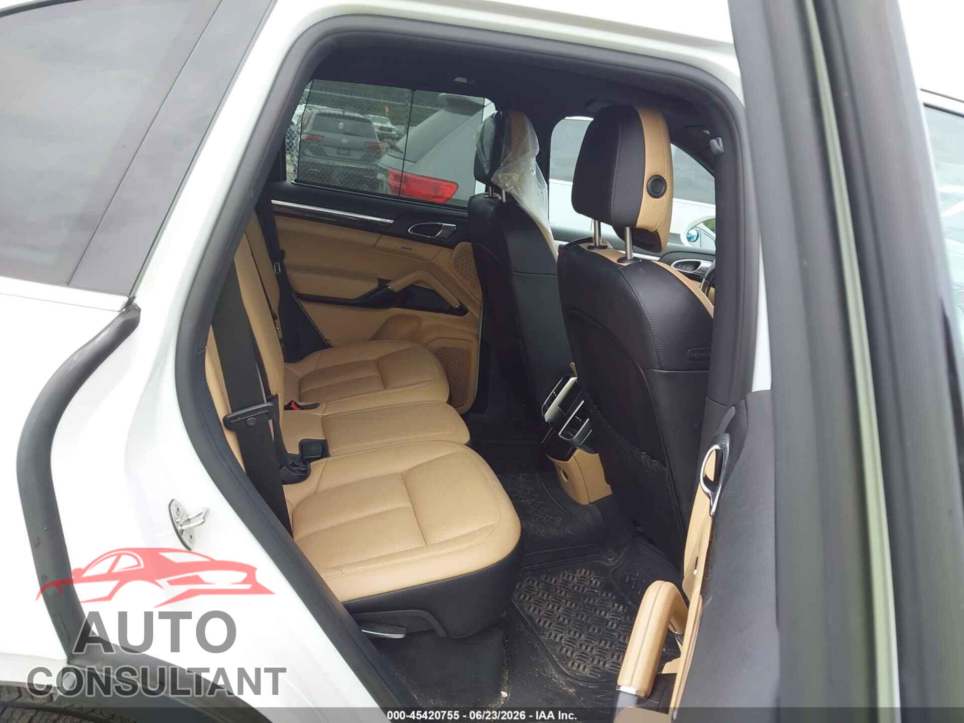 PORSCHE CAYENNE 2017 - WP1AA2A21HKA82879