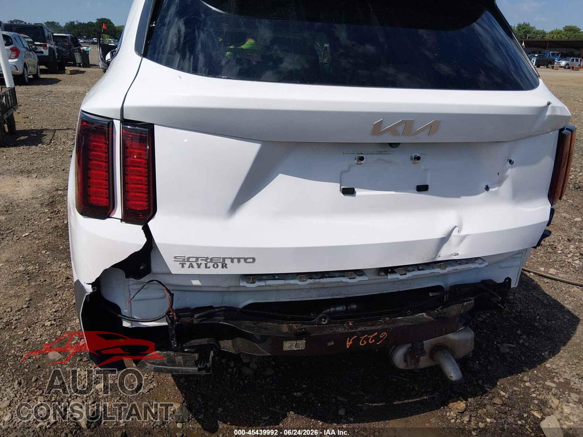 KIA SORENTO 2023 - 5XYRG4LC4PG218575