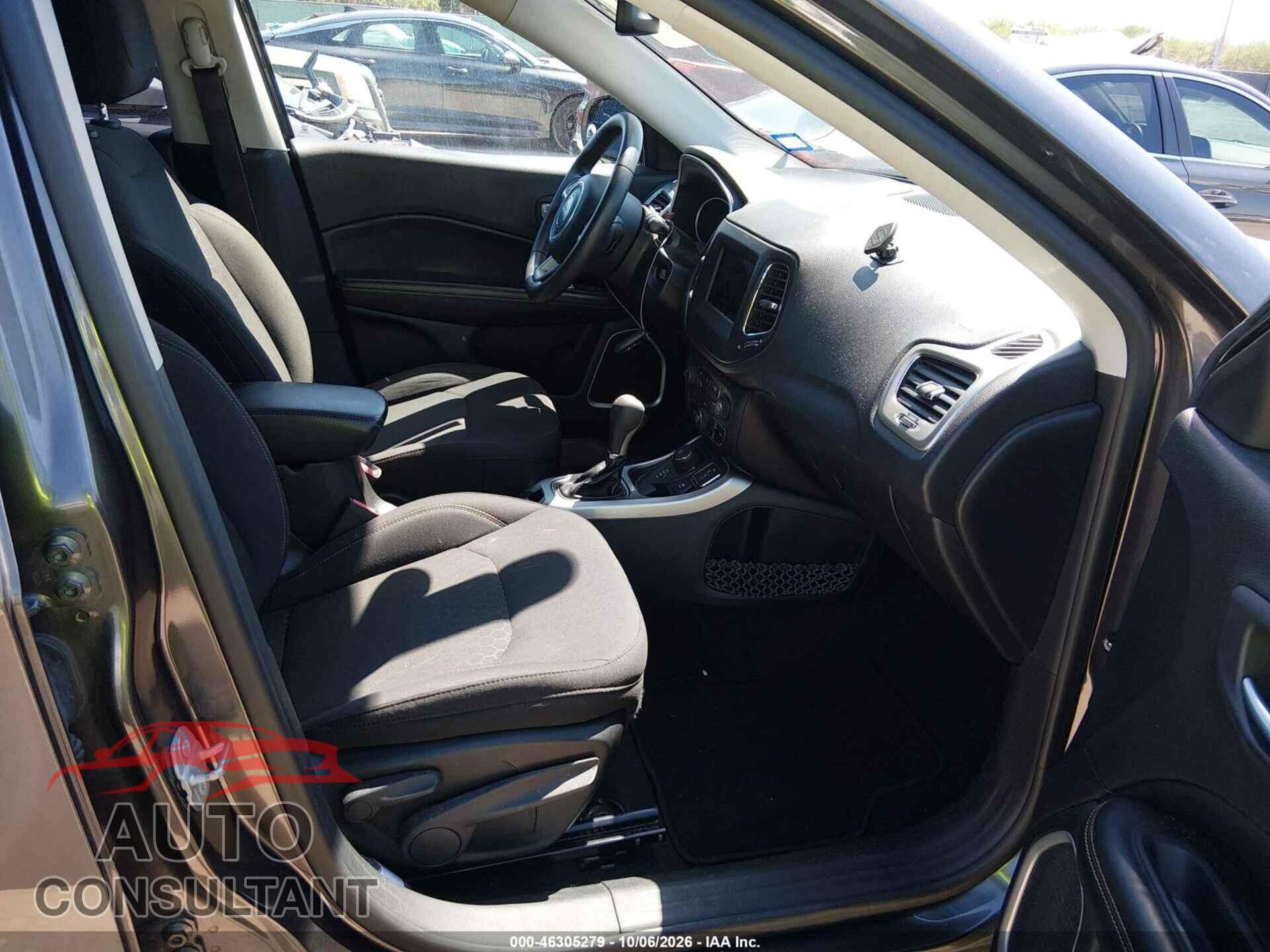 JEEP COMPASS 2018 - 3C4NJDAB4JT190917