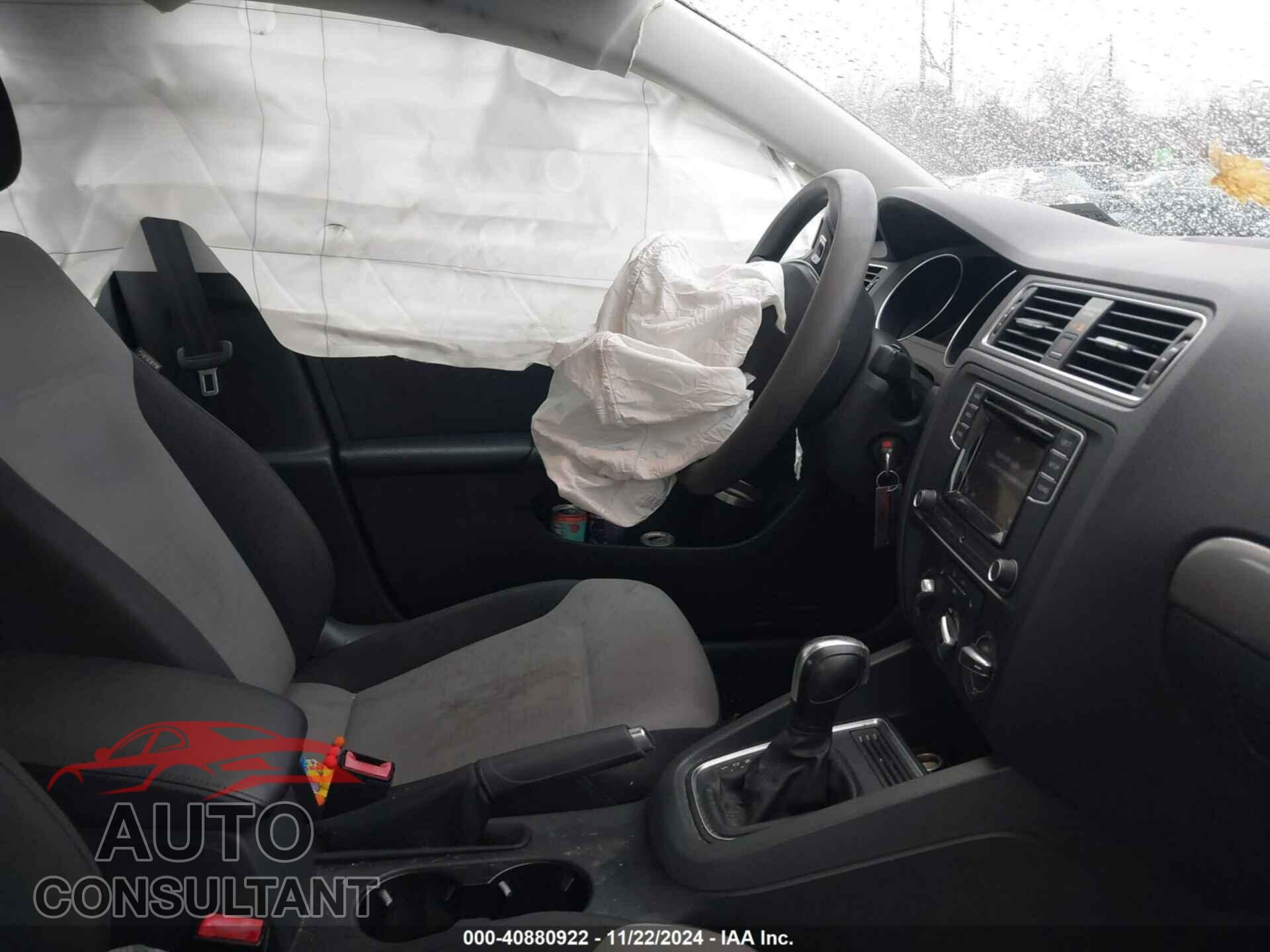 VOLKSWAGEN JETTA 2017 - 3VW2B7AJ7HM376039
