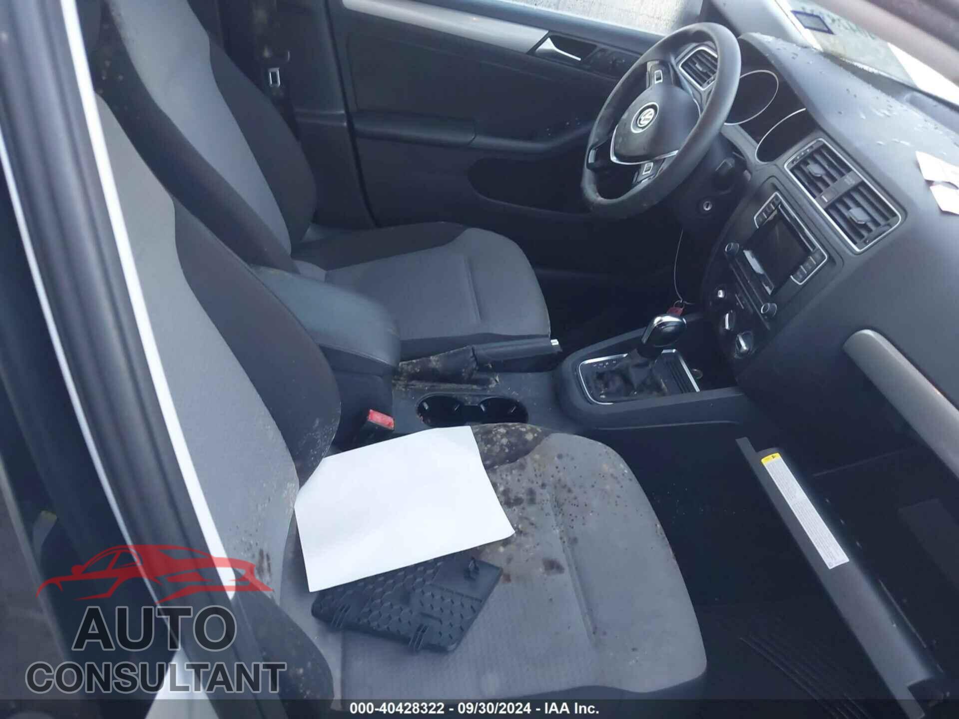 VOLKSWAGEN JETTA 2017 - 3VW2B7AJXHM341012