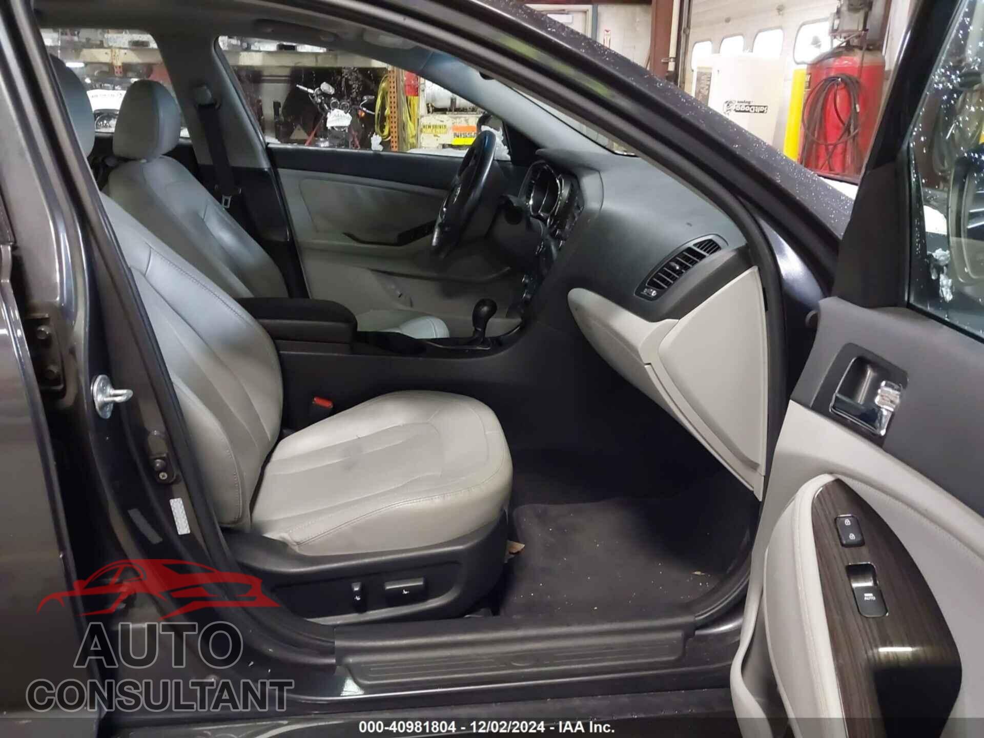 KIA OPTIMA 2011 - KNAGN4A79B5111409