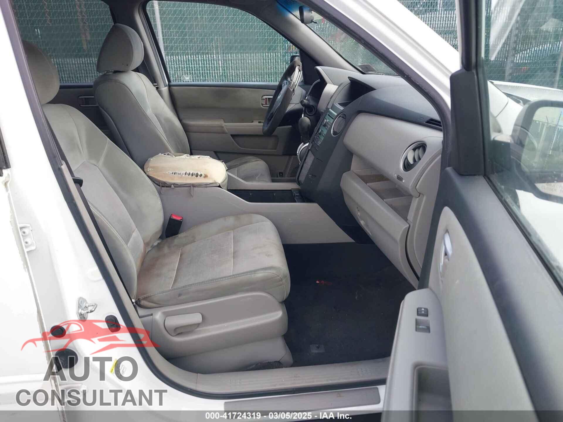 HONDA PILOT 2011 - 5FNYF4H48BB054098