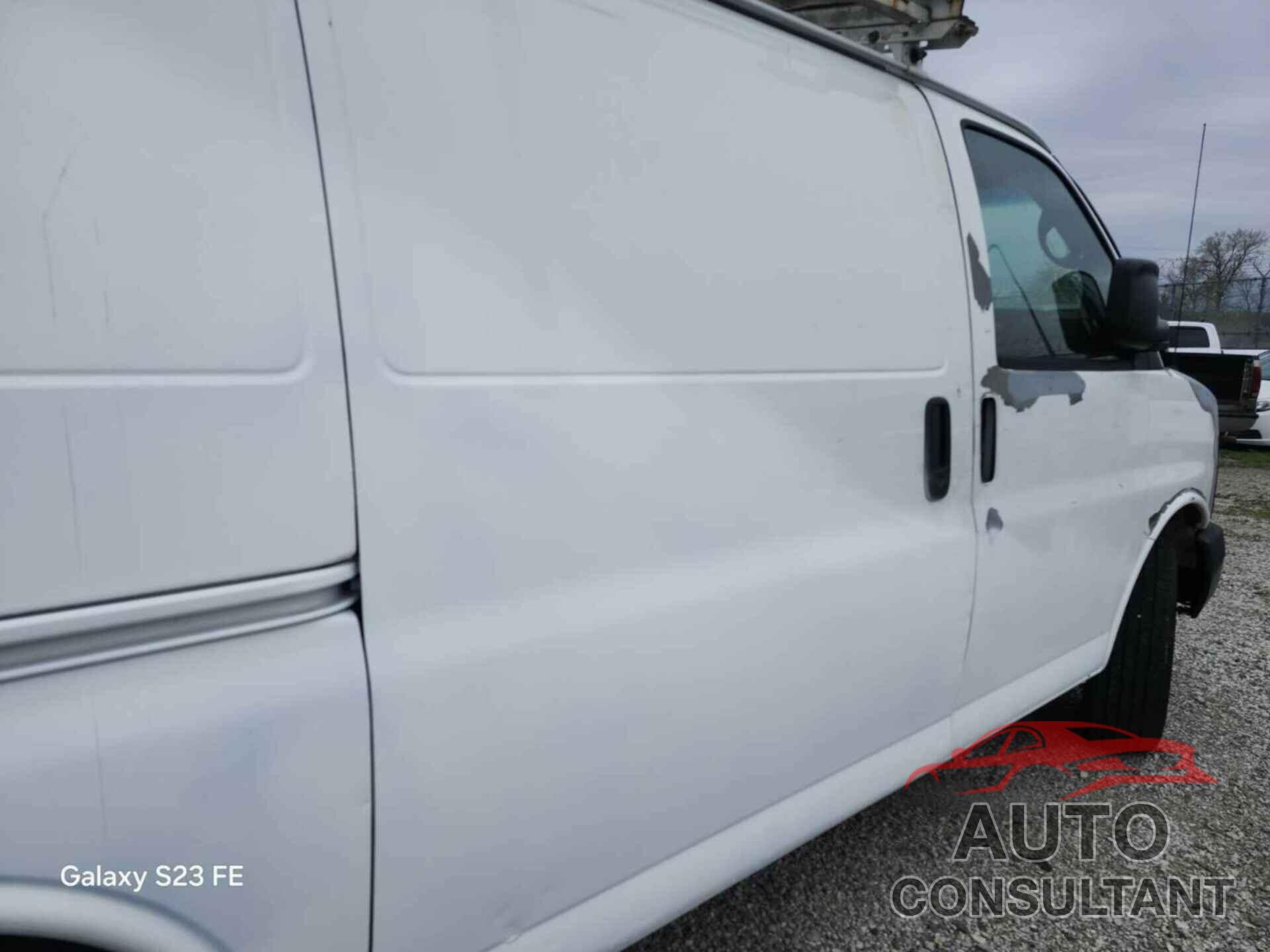 CHEVROLET EXPRESS G2500 2010 - 1GCZGFBAXA1154612