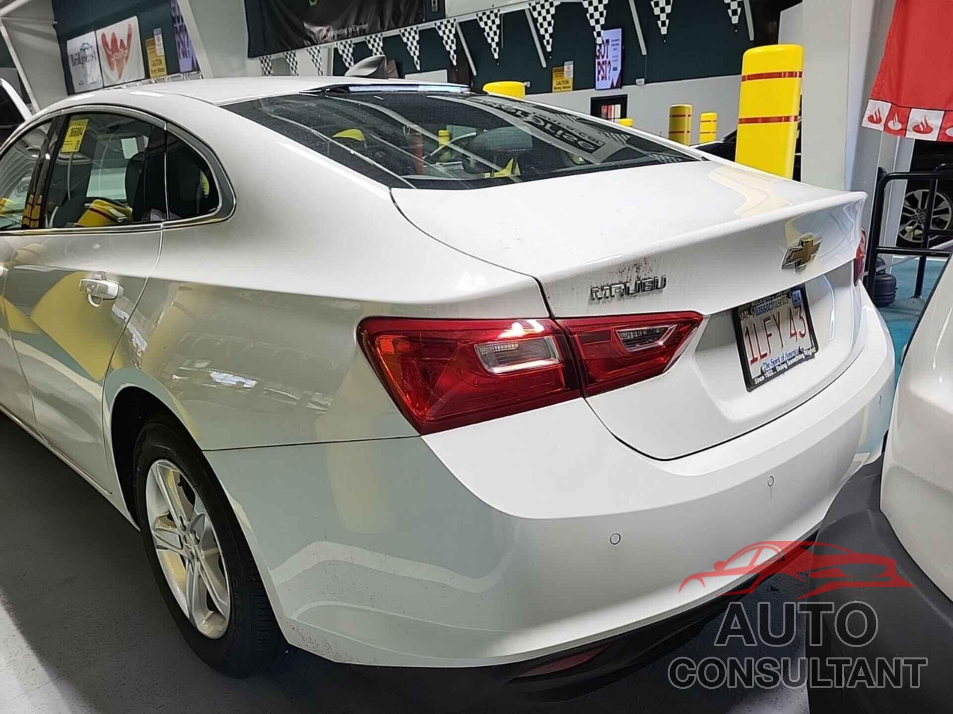 CHEVROLET MALIBU 2020 - 1G1ZC5ST8LF136440