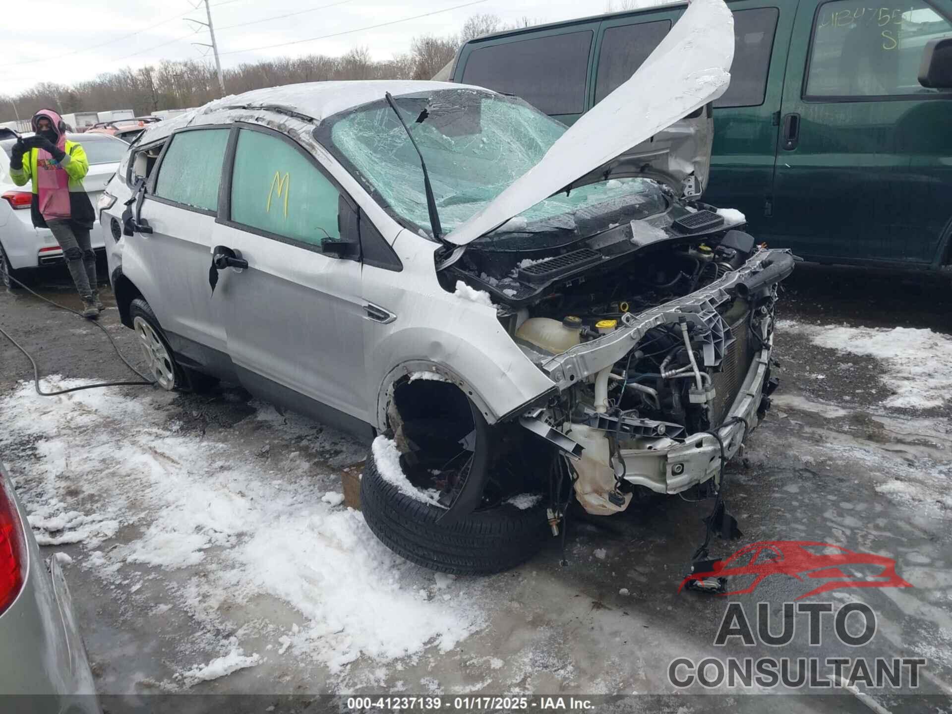 FORD ESCAPE 2017 - 1FMCU0F71HUE02373