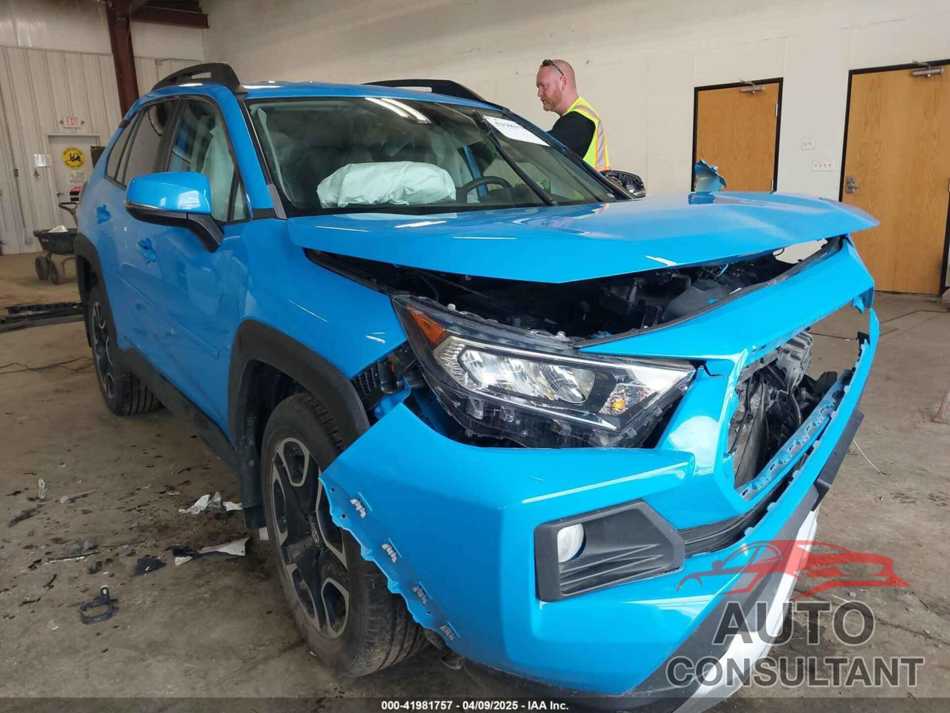 TOYOTA RAV4 2019 - 2T3J1RFV5KW018601