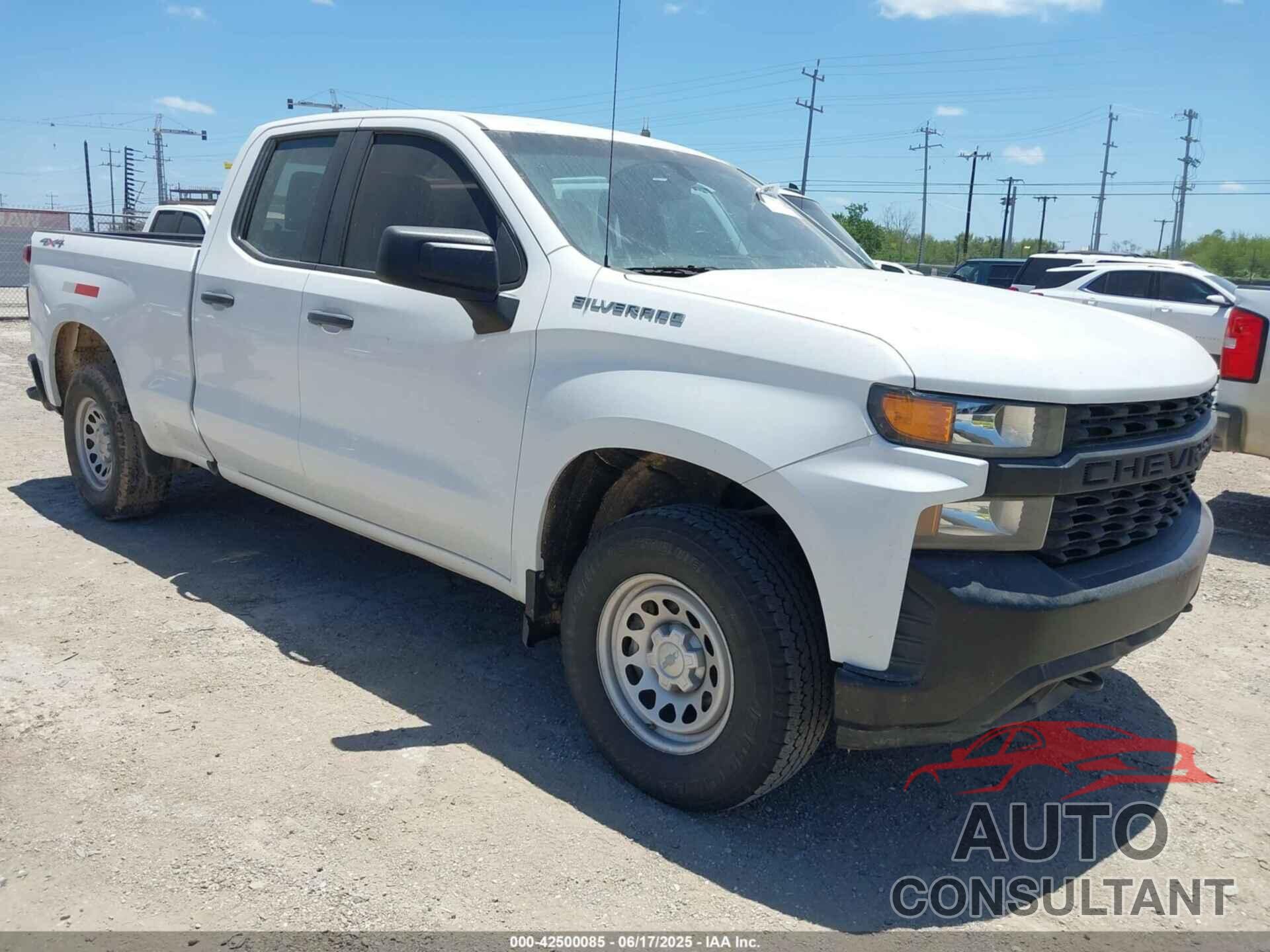 CHEVROLET SILVERADO 1500 2021 - 1GCRYAEF2MZ209695