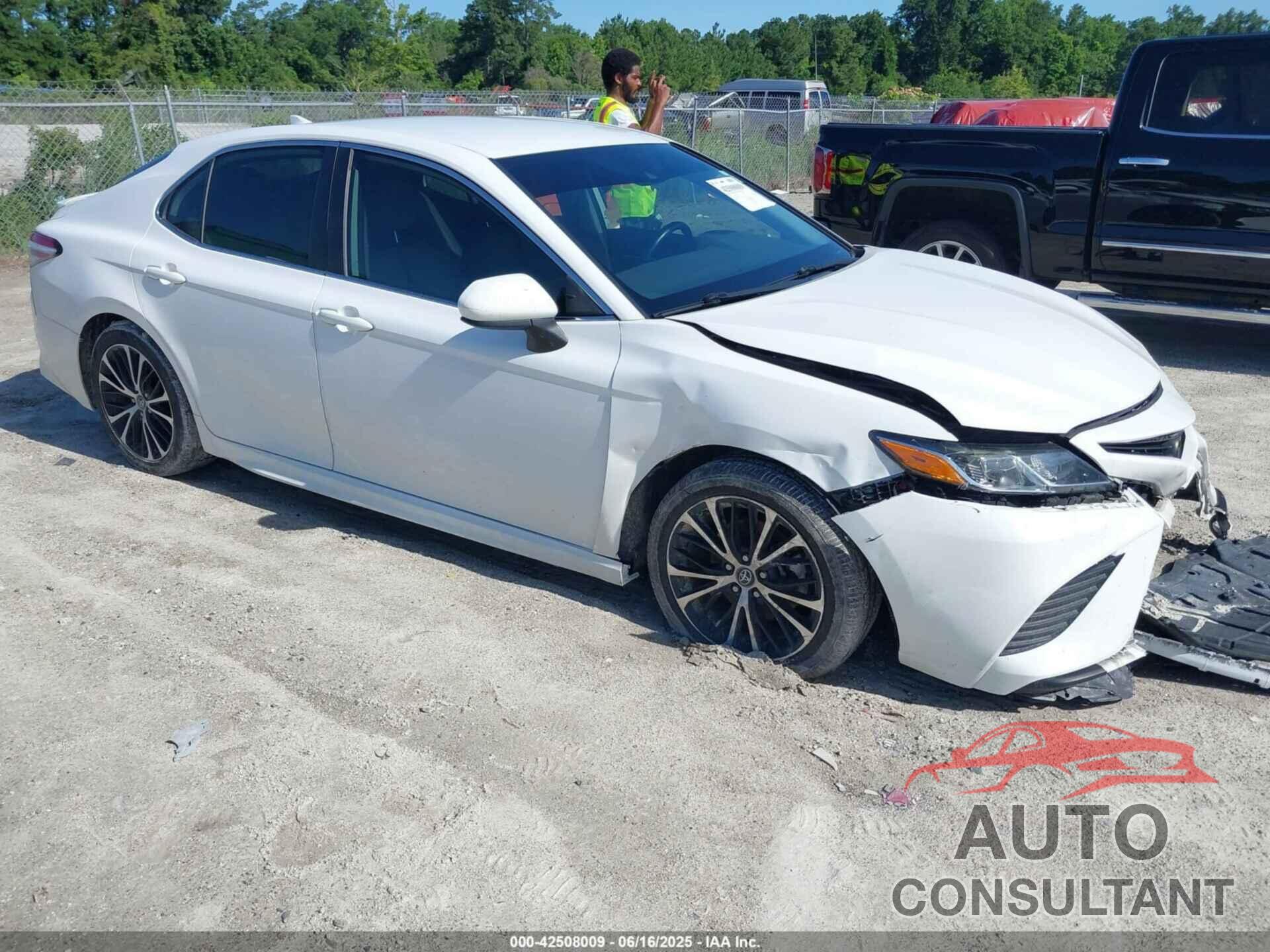 TOYOTA CAMRY 2020 - 4T1G11AK6LU334771