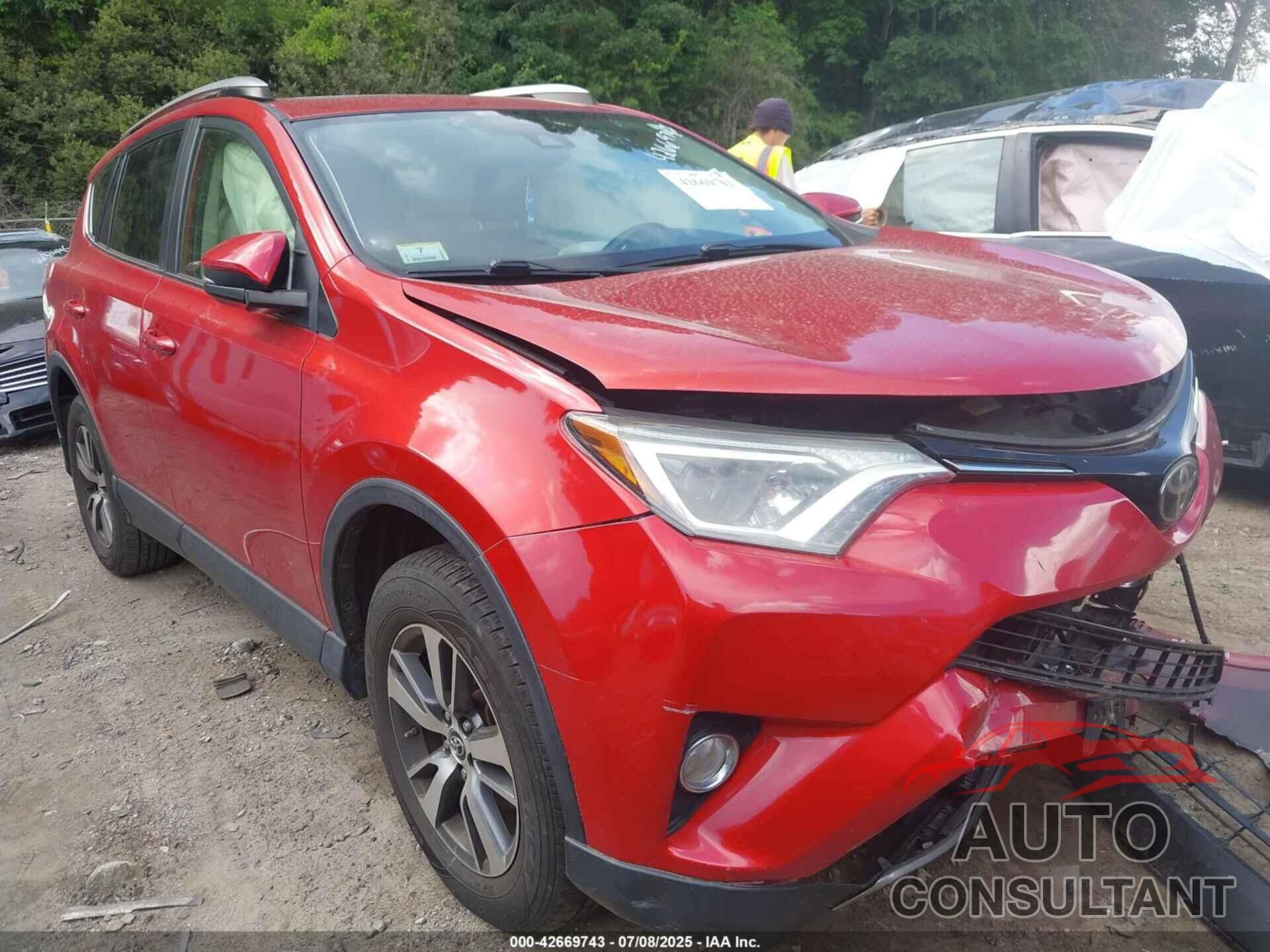 TOYOTA RAV4 2017 - JTMRFREV6HJ140798