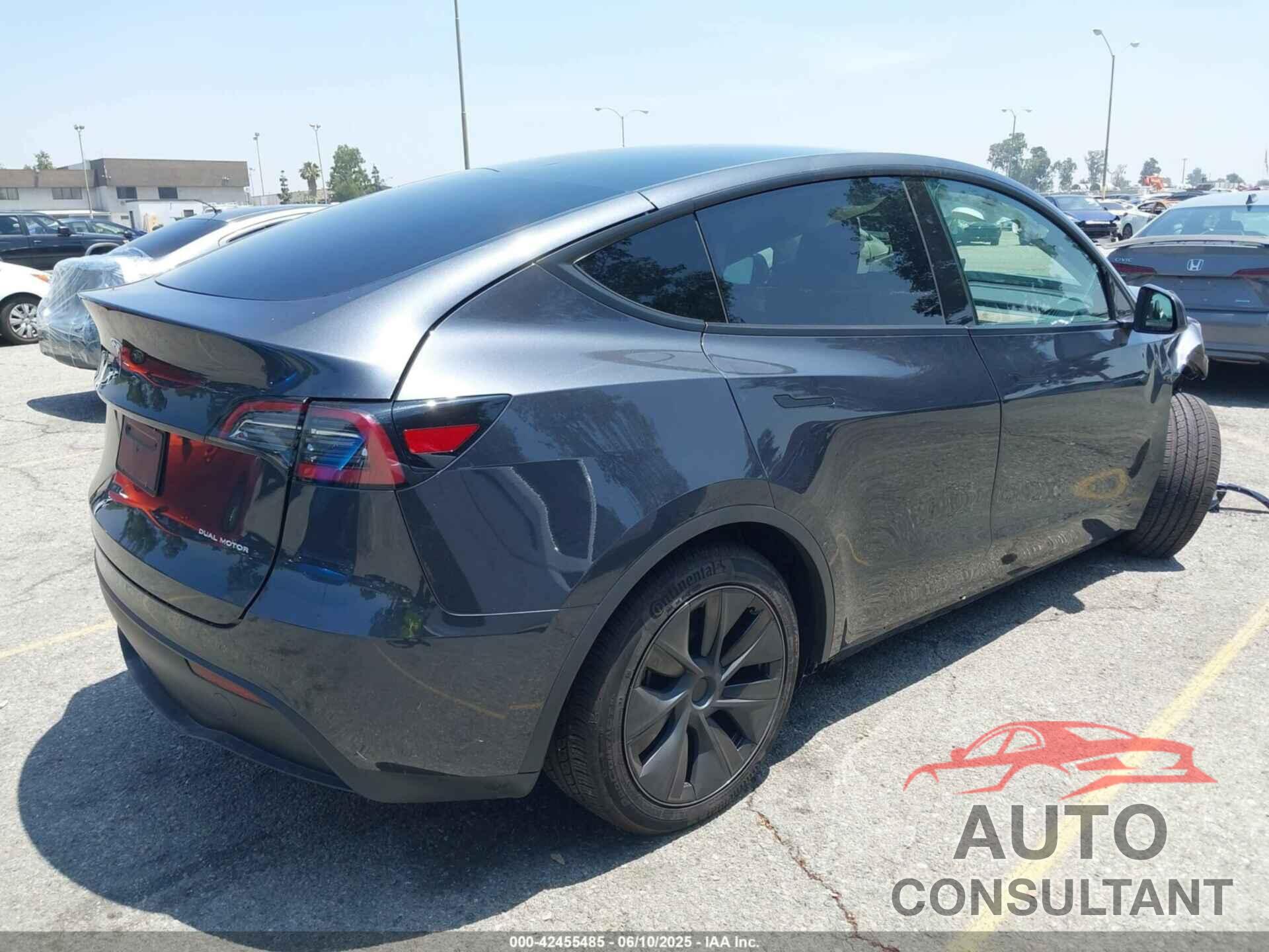 TESLA MODEL Y 2025 - 7SAYGDEE1SF283932