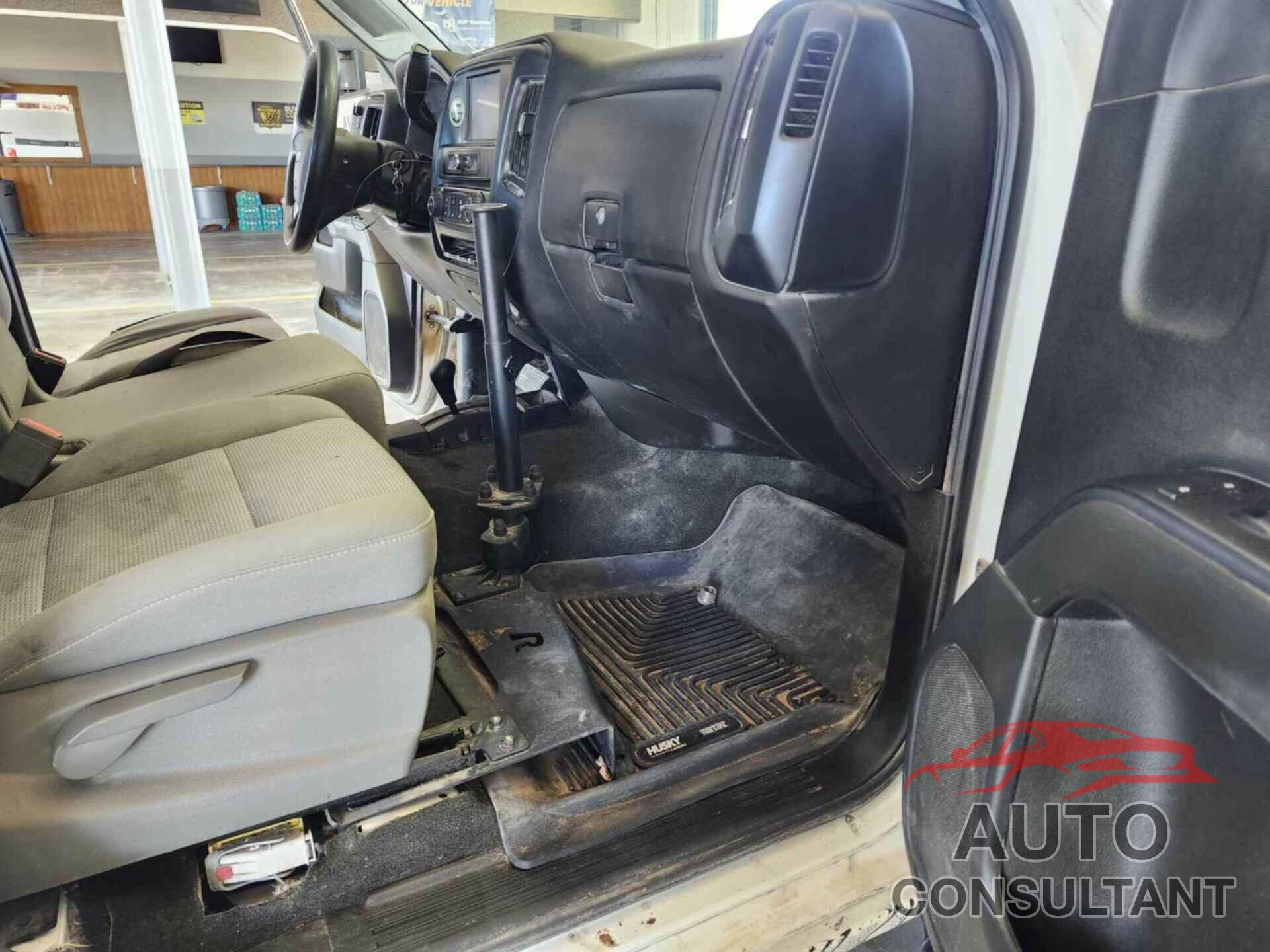 CHEVROLET SILVERADO 2018 - 1GC2KUEG5JZ340600