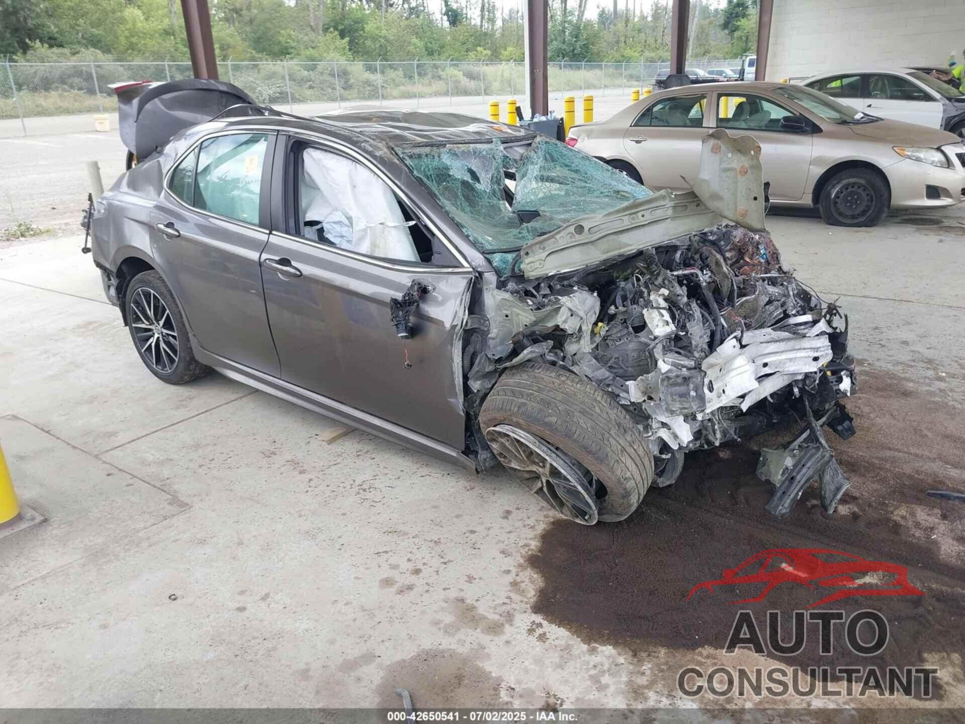 TOYOTA CAMRY 2021 - 4T1G11AK1MU525404