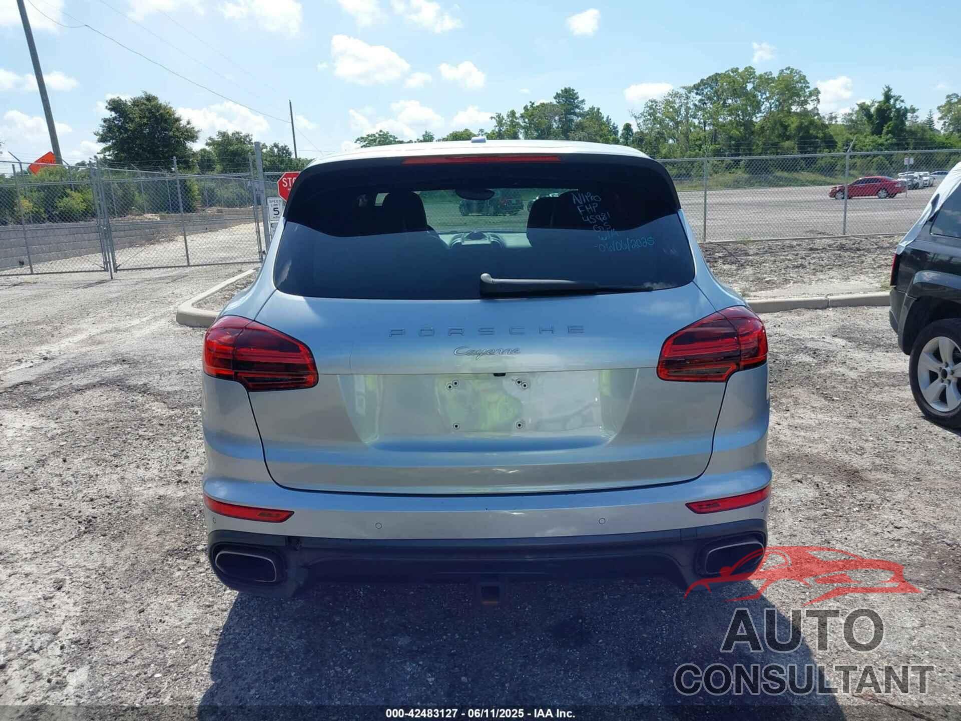 PORSCHE CAYENNE 2017 - WP1AA2A21HKA83921