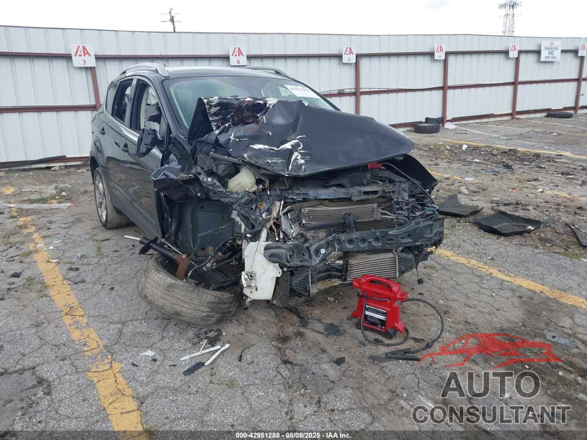 FORD ESCAPE 2019 - 1FMCU0J92KUC27518