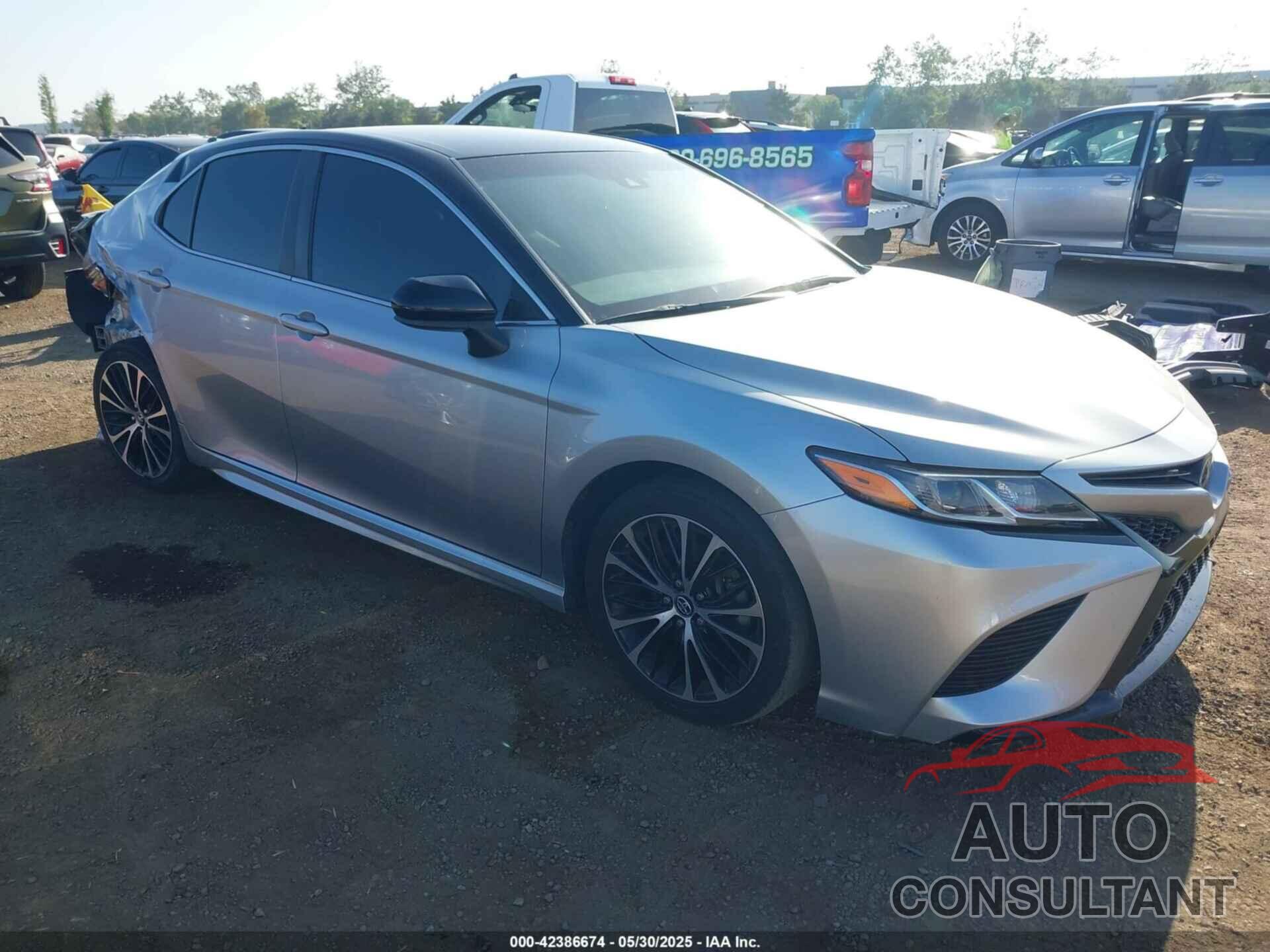 TOYOTA CAMRY 2018 - 4T1B11HK8JU602300