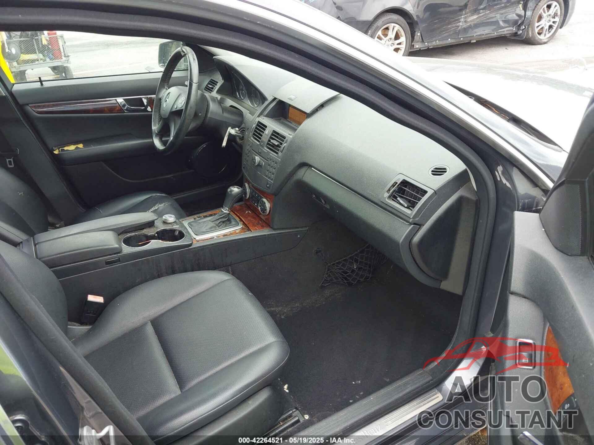 MERCEDES-BENZ C 300 2010 - WDDGF8BB9AR108386