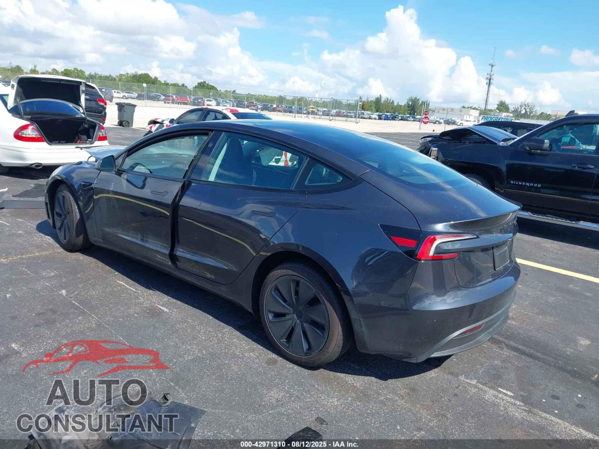 TESLA MODEL 3 2025 - 5YJ3E1EA5SF007357