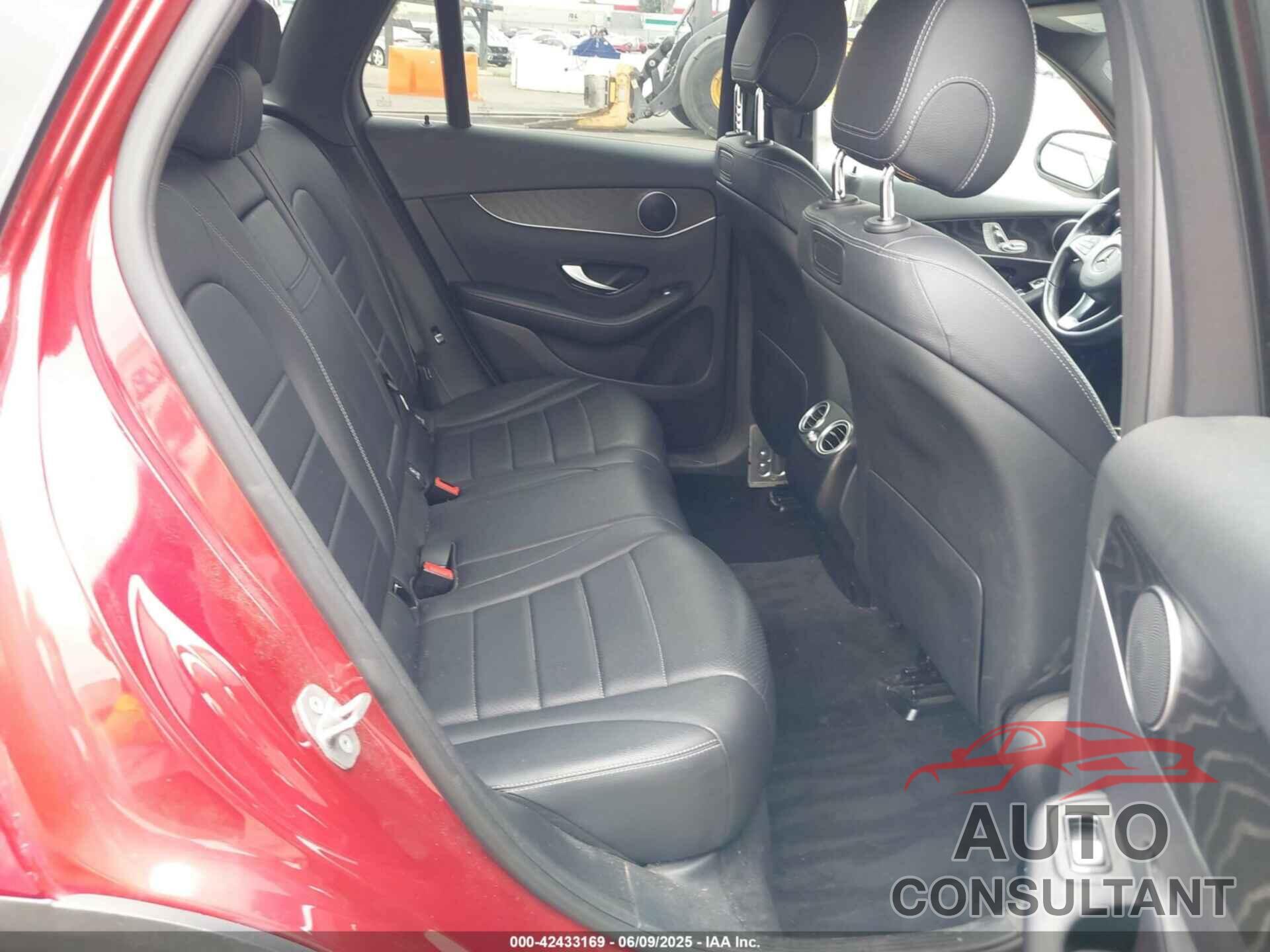 MERCEDES-BENZ GLC 300 2018 - WDC0G4JB6JV081815