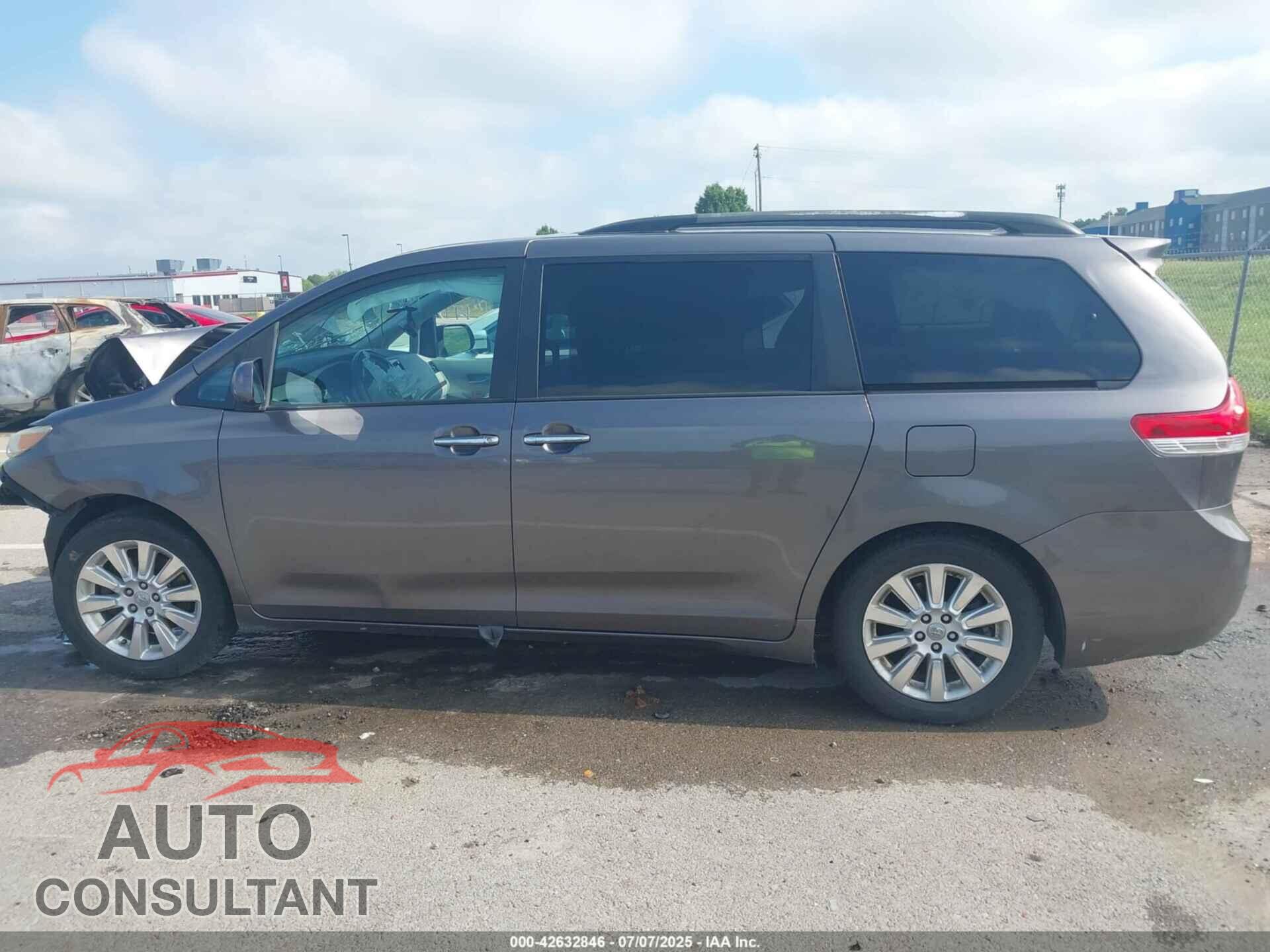TOYOTA SIENNA 2011 - 5TDDK3DC4BS024612