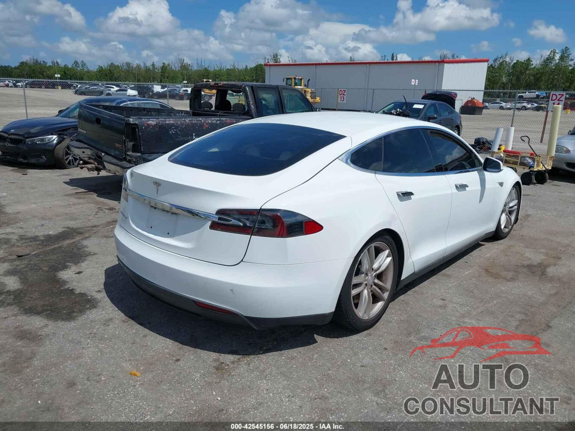 TESLA MODEL S 2013 - 5YJSA1AC8DFP10260