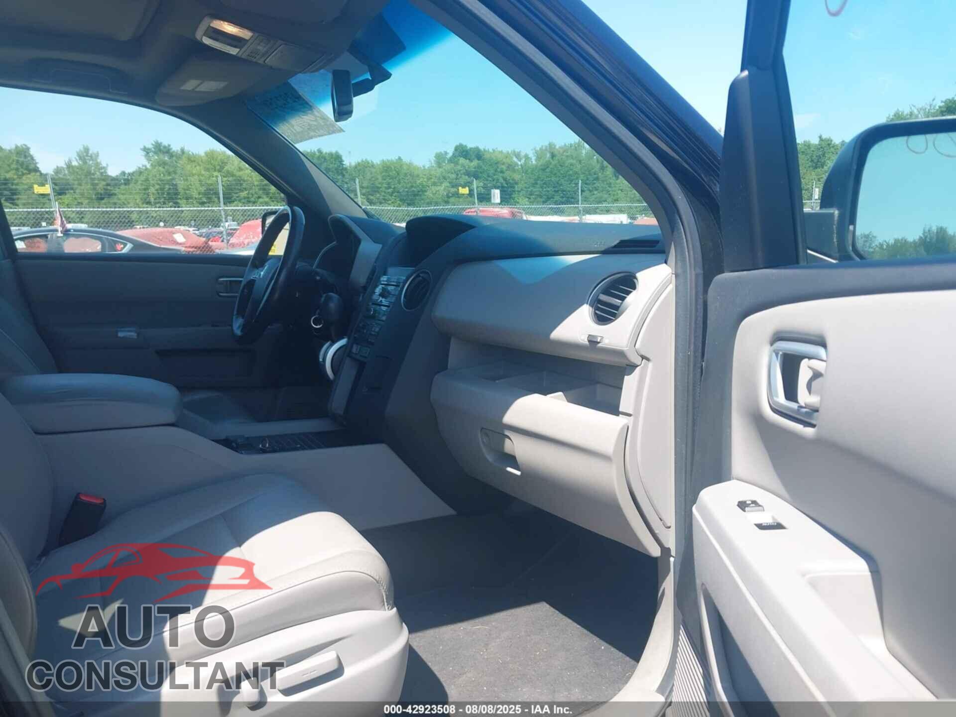 HONDA PILOT 2011 - 5FNYF4H68BB006148
