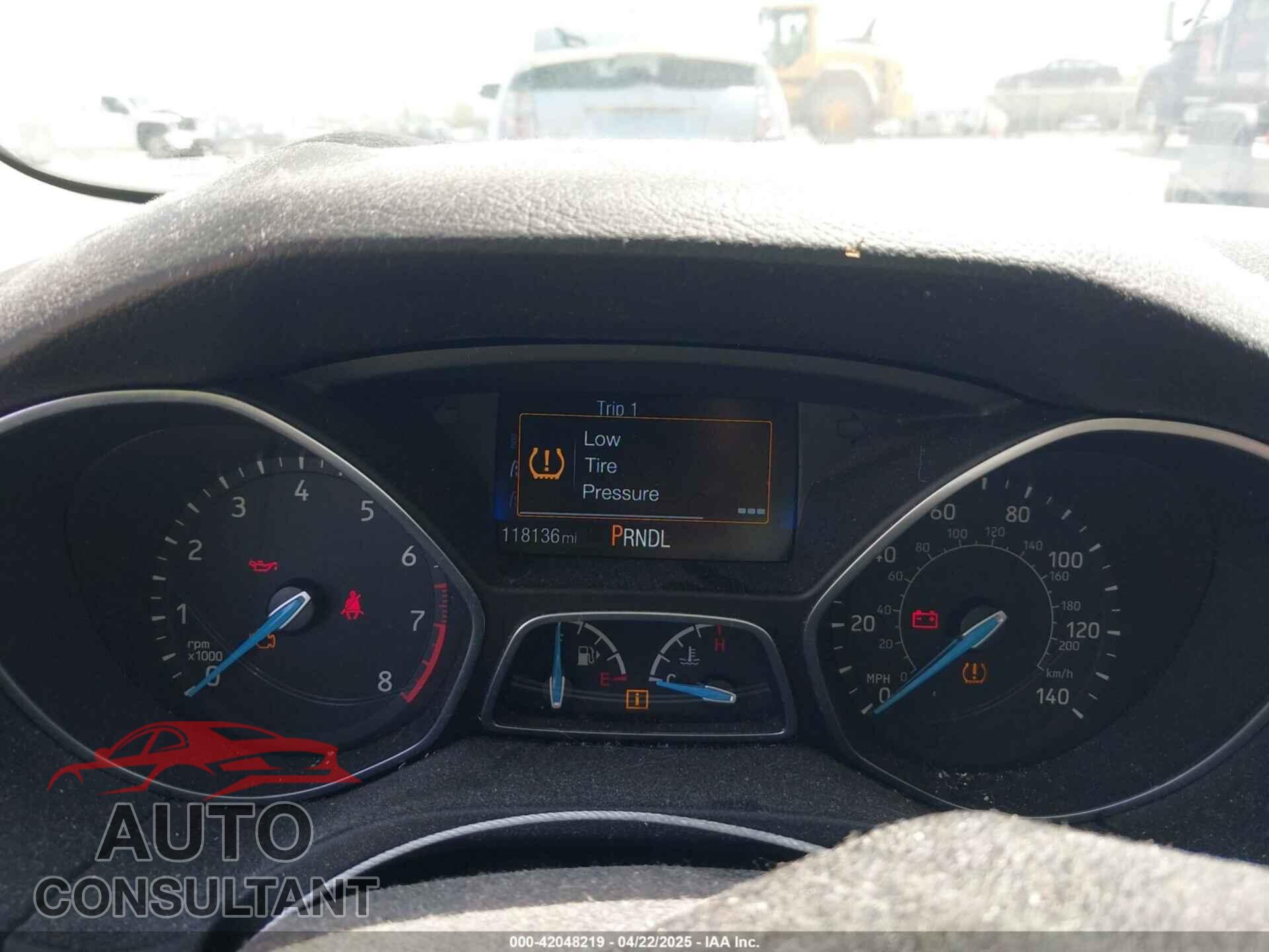 FORD FOCUS 2015 - 1FADP3E27FL204784