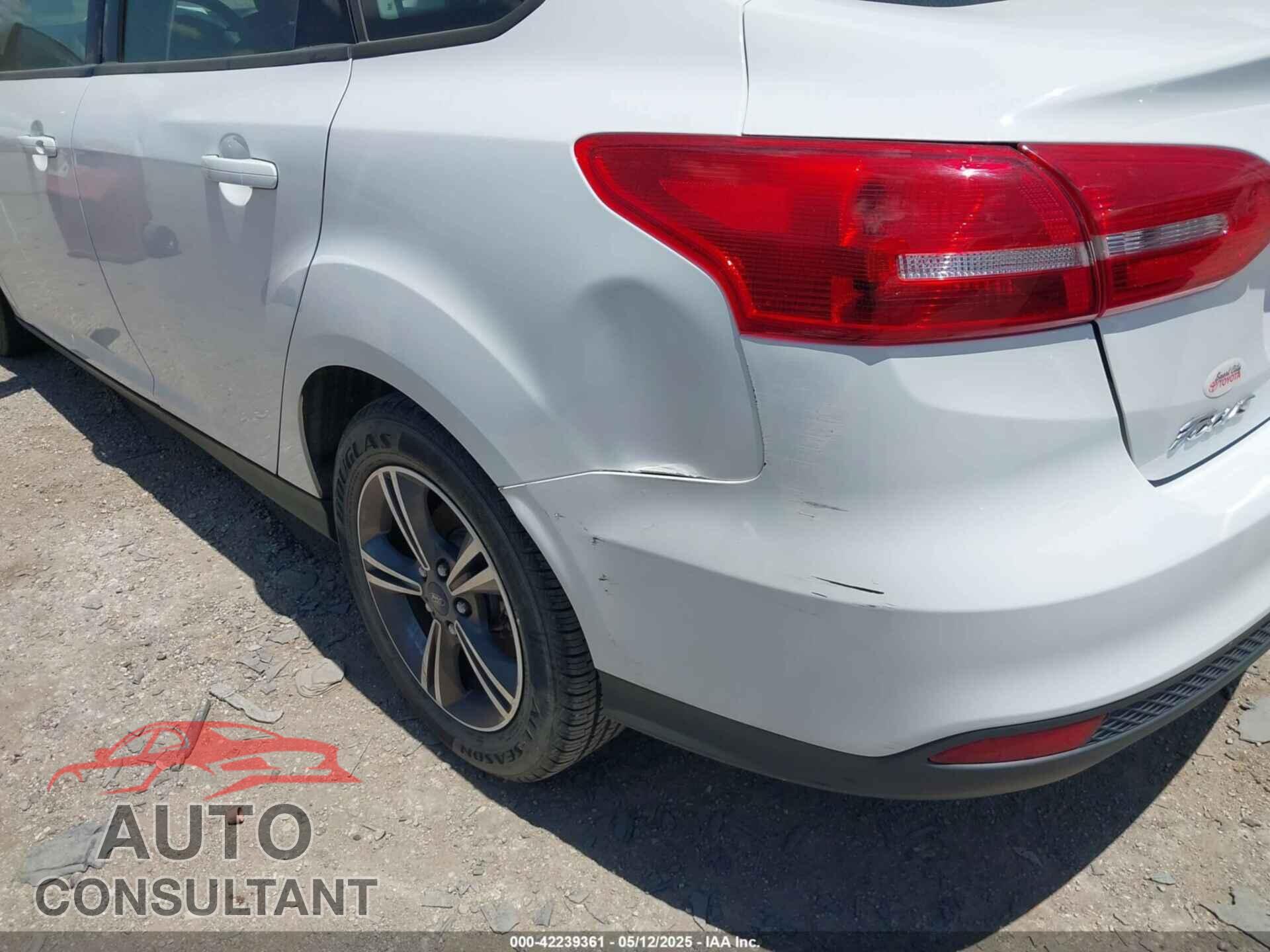FORD FOCUS 2017 - 1FADP3FE5HL299907