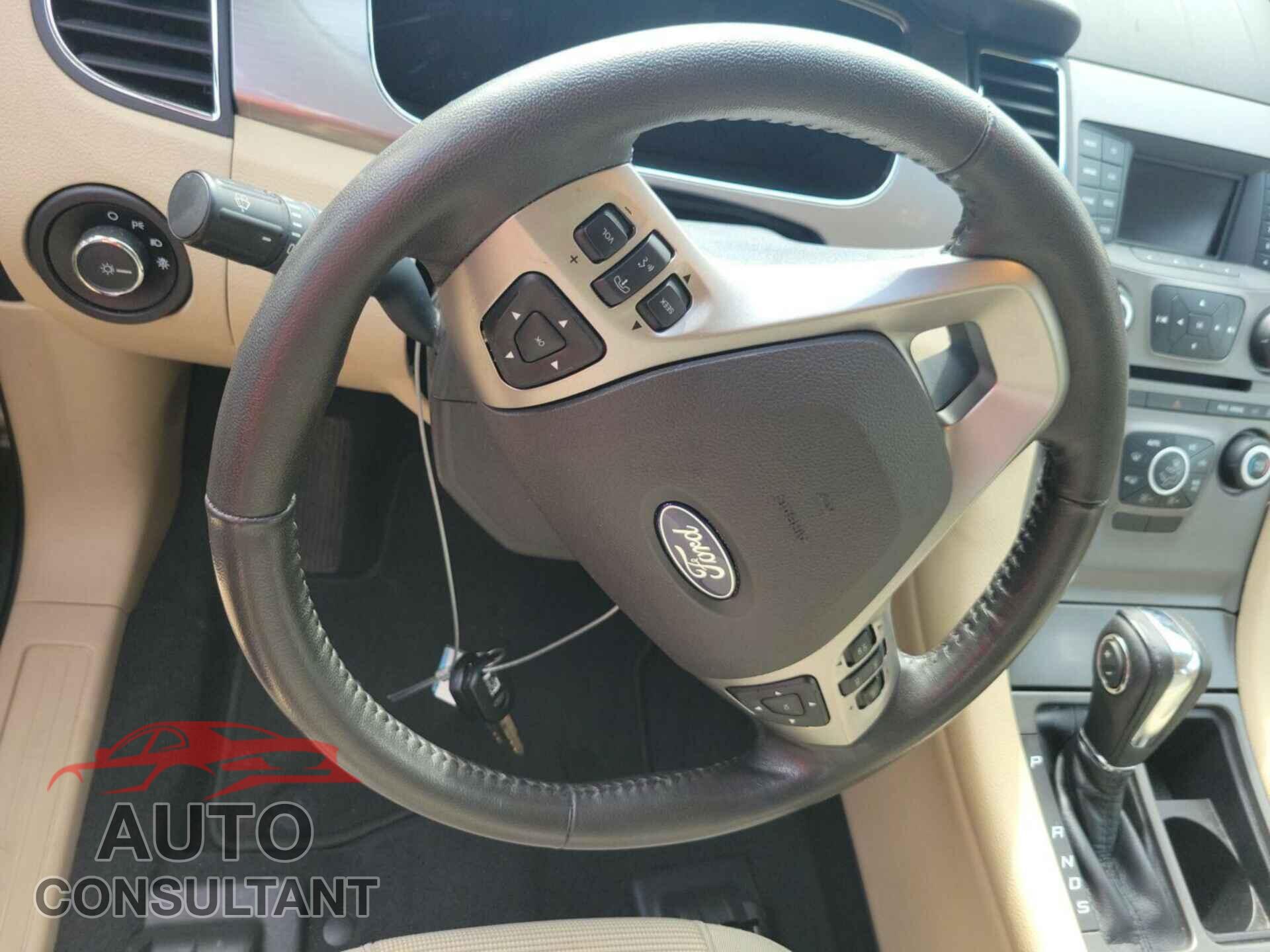 FORD TAURUS 2019 - 1FAHP2E83KG116432