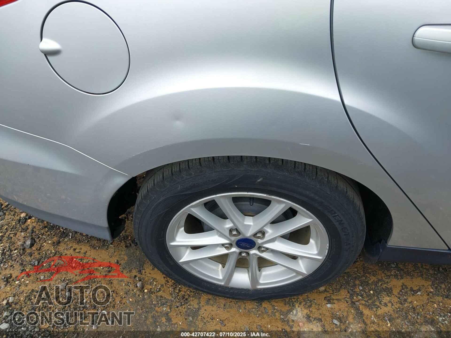 FORD FOCUS 2015 - 1FADP3F24FL238308