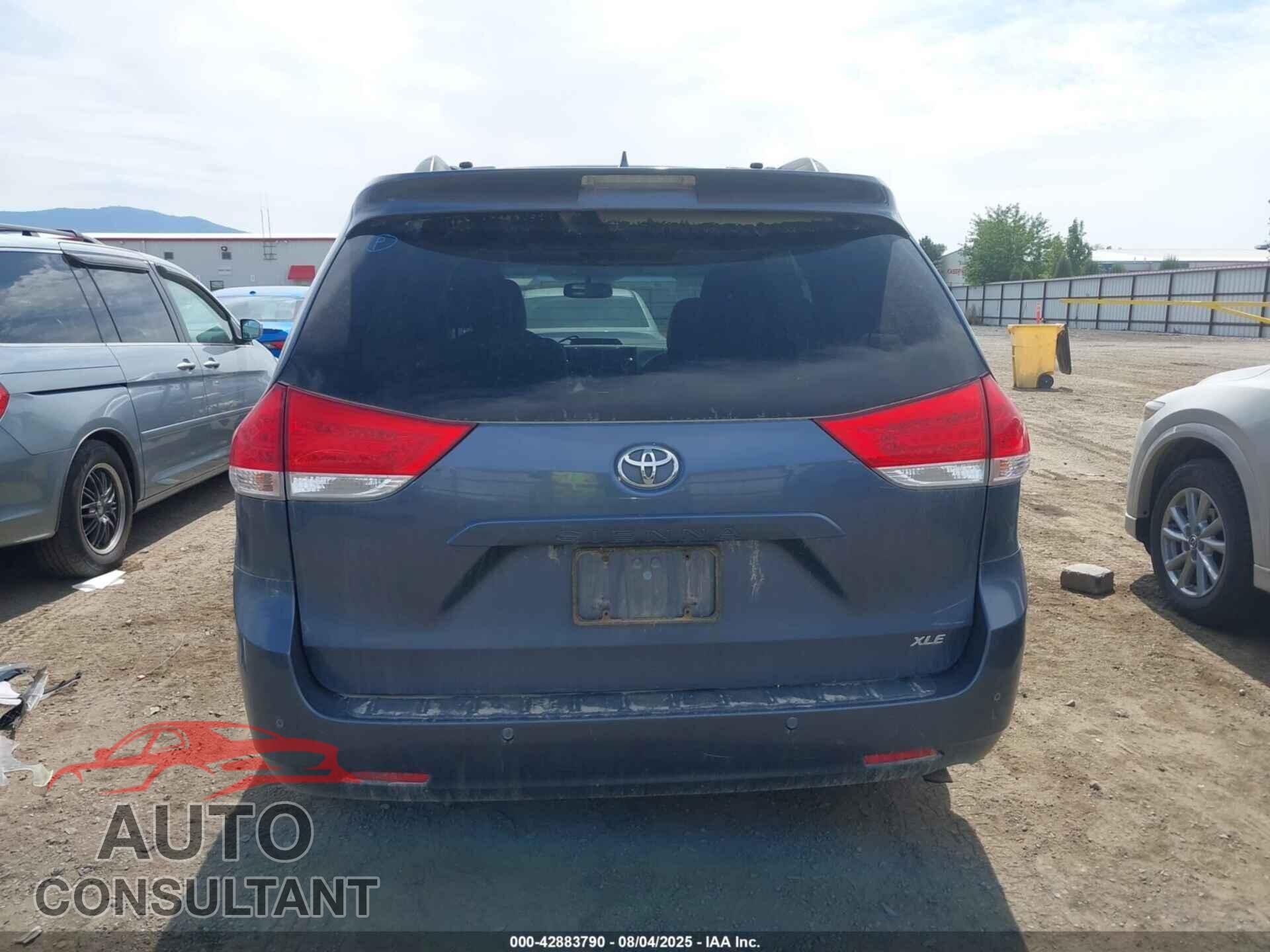 TOYOTA SIENNA 2013 - 5TDYK3DCXDS320531