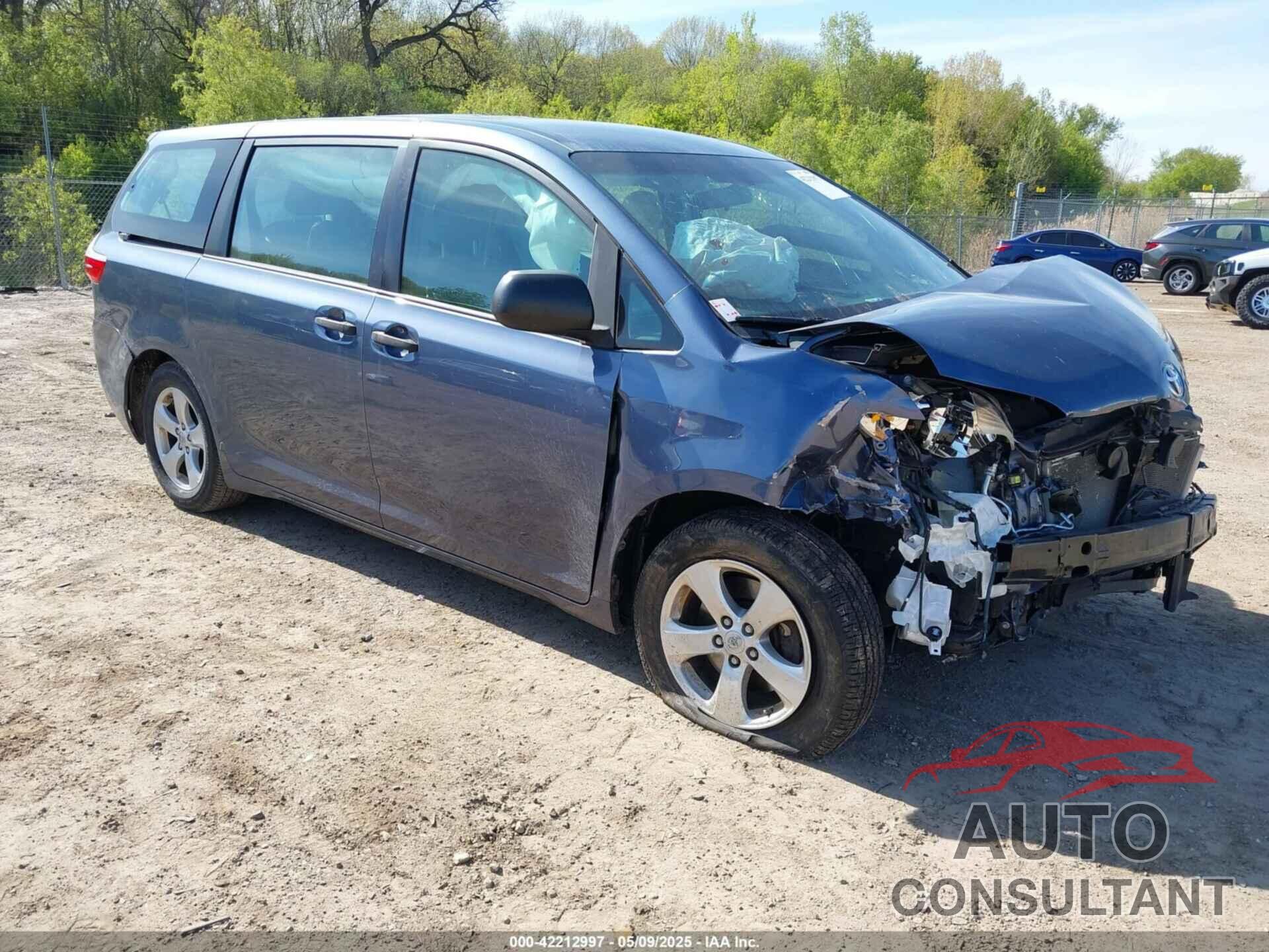 TOYOTA SIENNA 2015 - 5TDZK3DC5FS617522