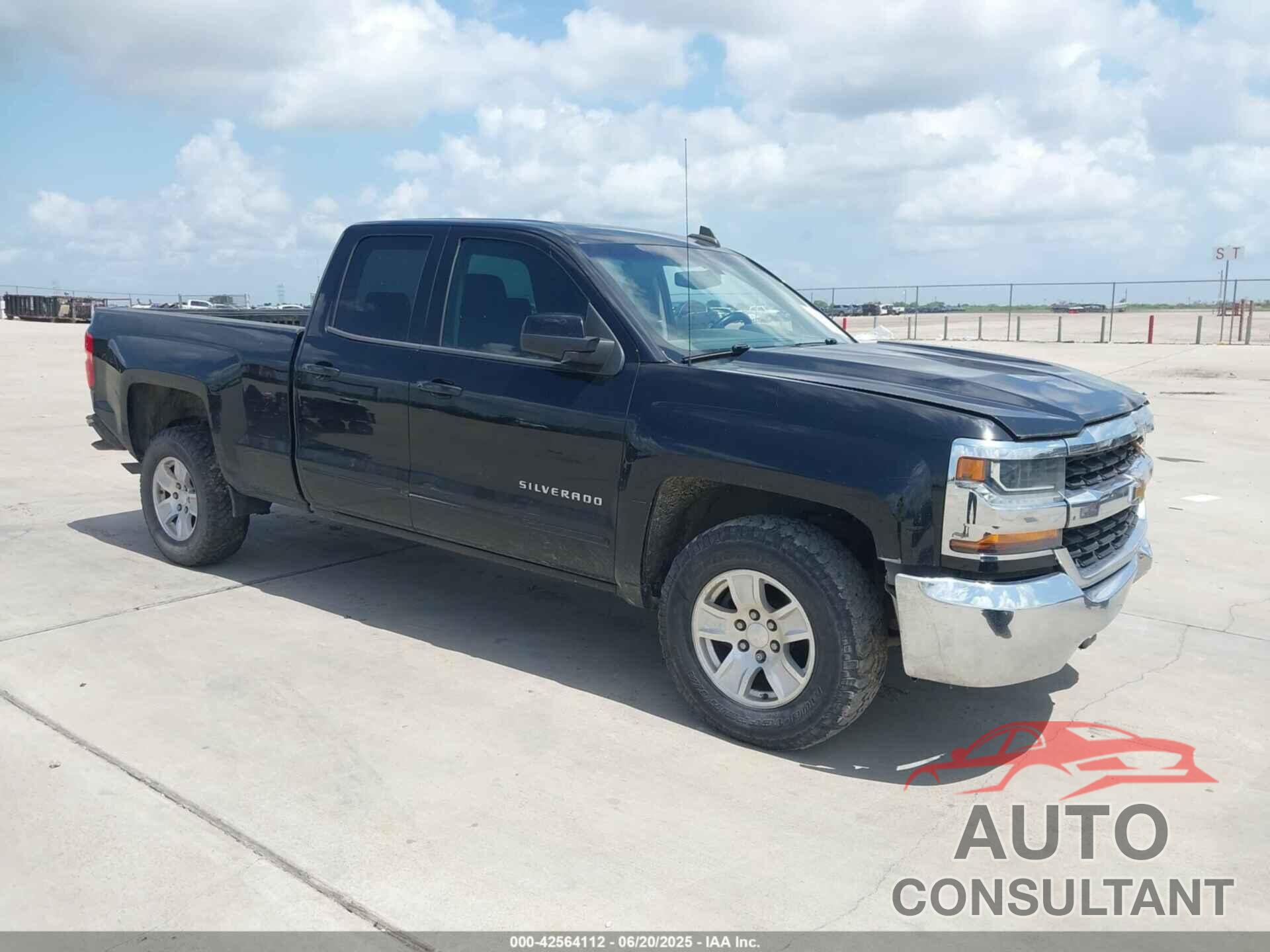 CHEVROLET SILVERADO 1500 2018 - 1GCRCREC8JZ334232