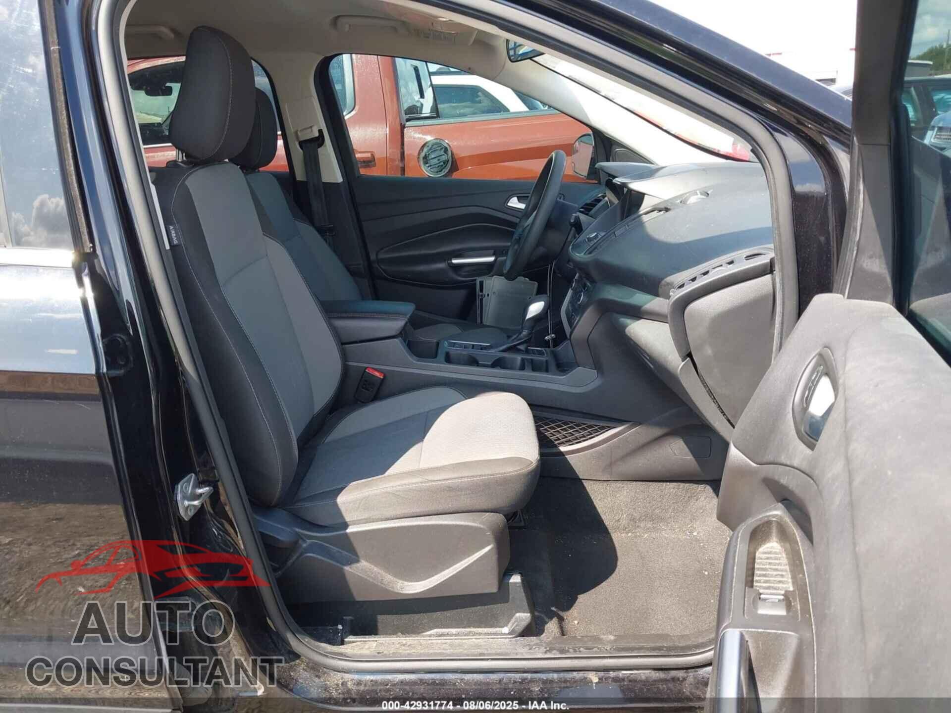FORD ESCAPE 2019 - 1FMCU0GD4KUC02471