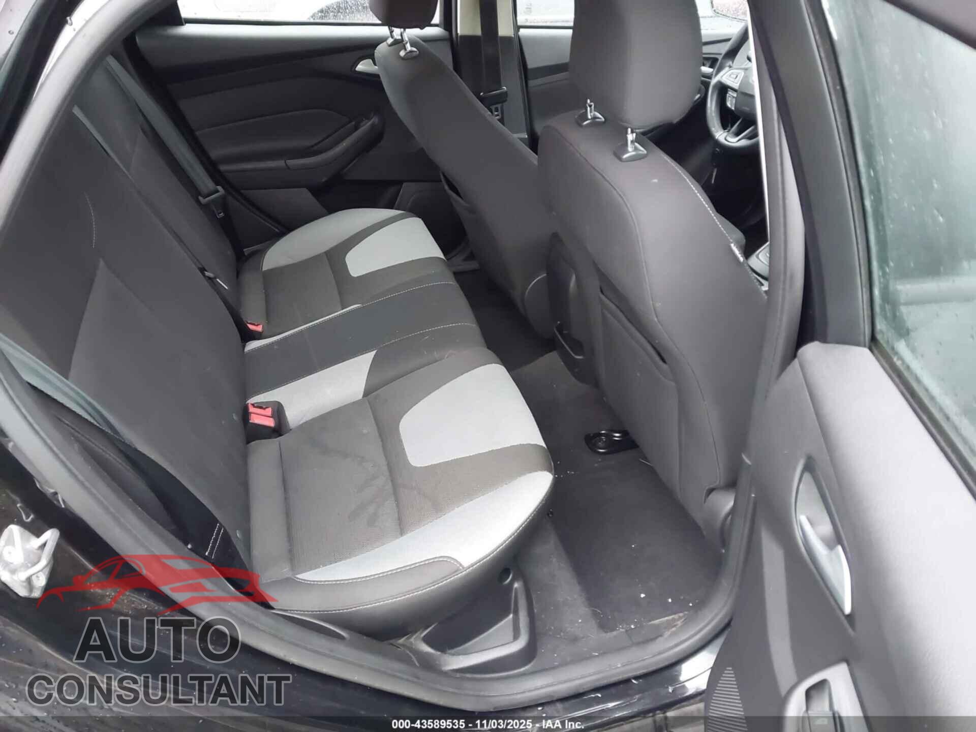 FORD FOCUS 2015 - 1FADP3K2XFL270539
