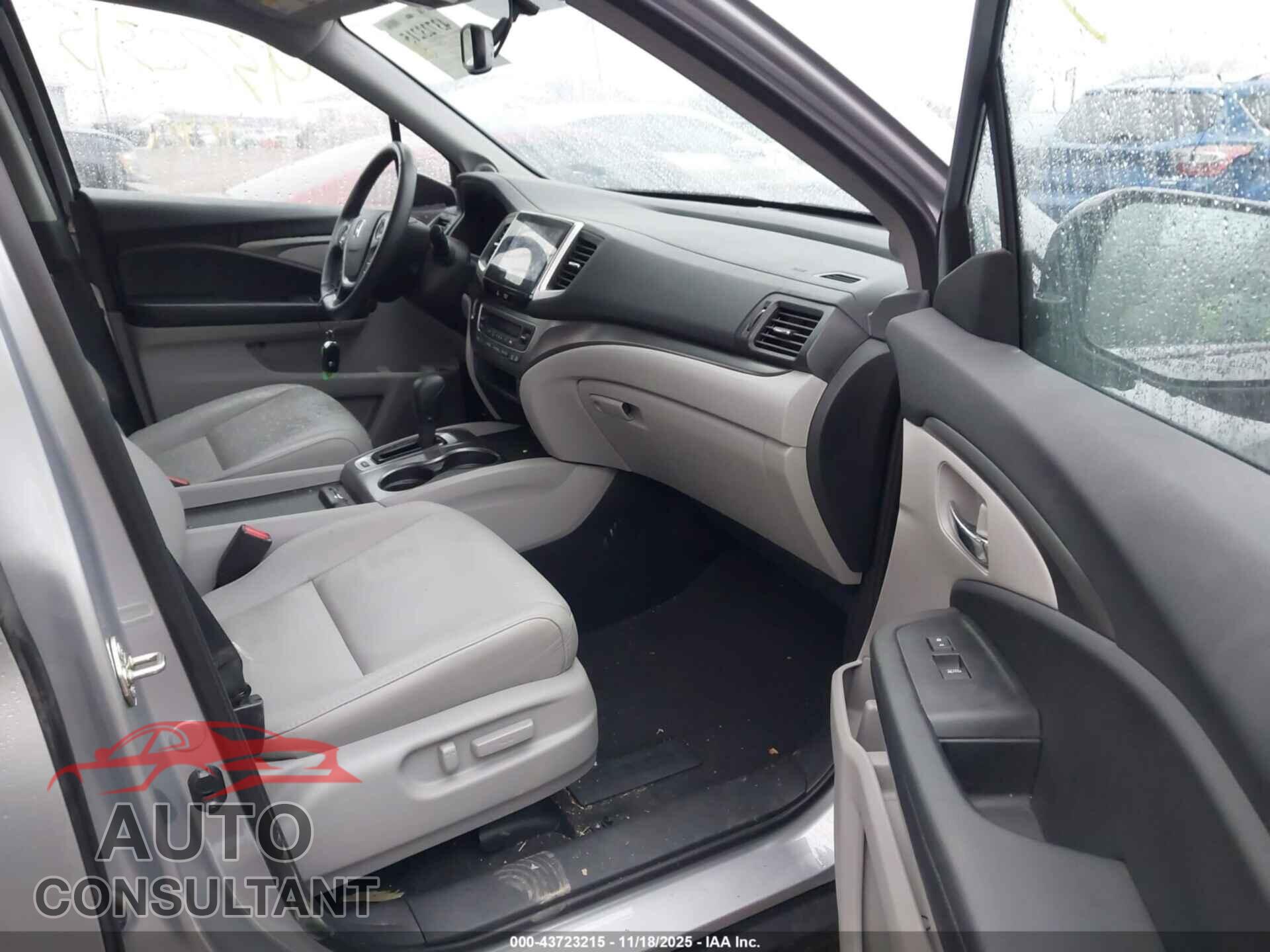 HONDA PILOT 2018 - 5FNYF6H56JB048500