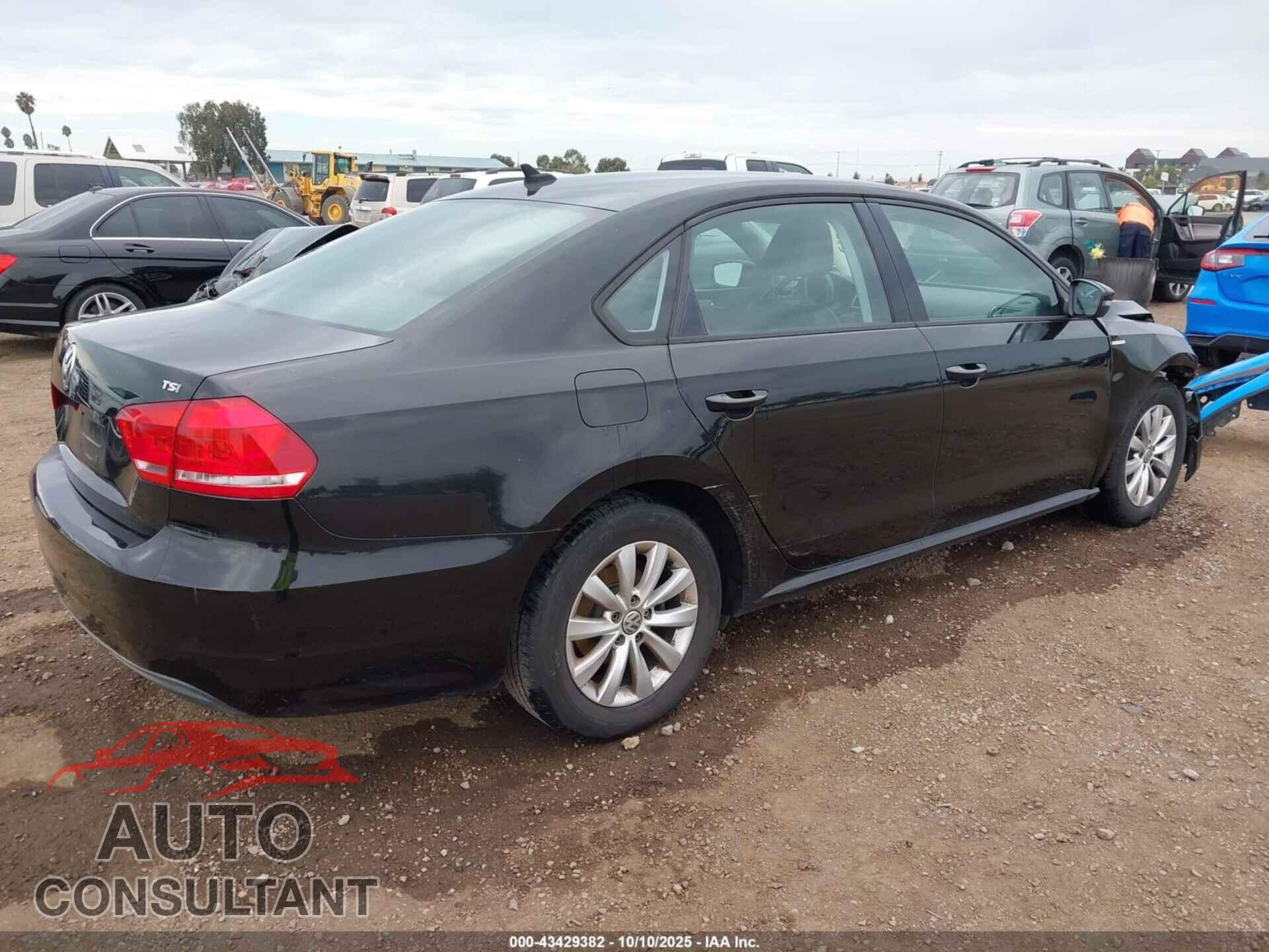 VOLKSWAGEN PASSAT 2015 - 1VWAT7A31FC011266