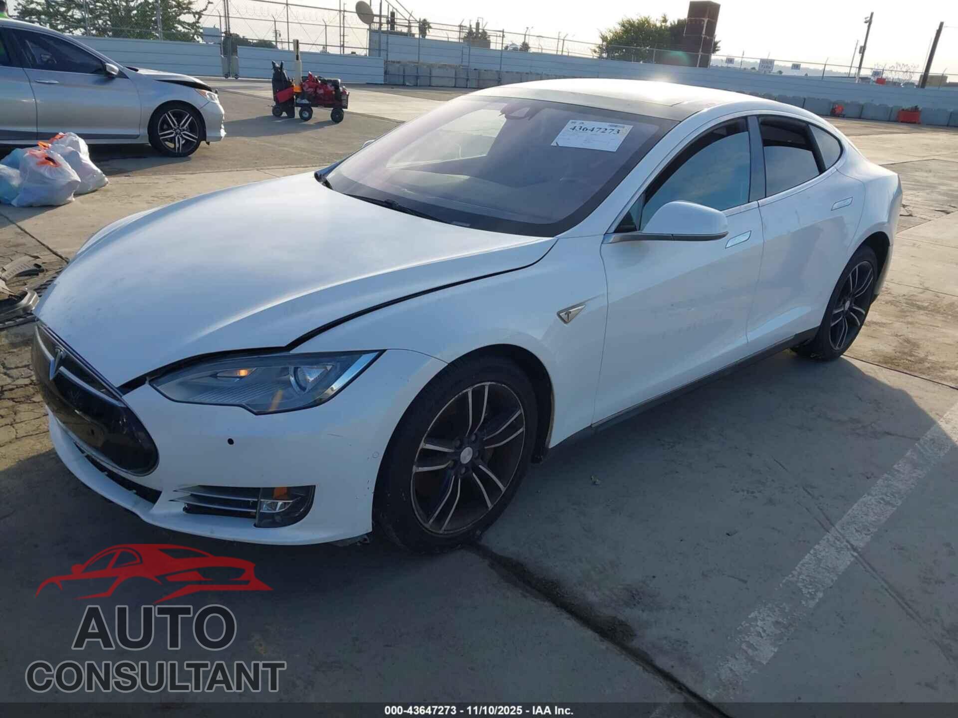 TESLA MODEL S 2015 - 5YJSA1E13FF120186