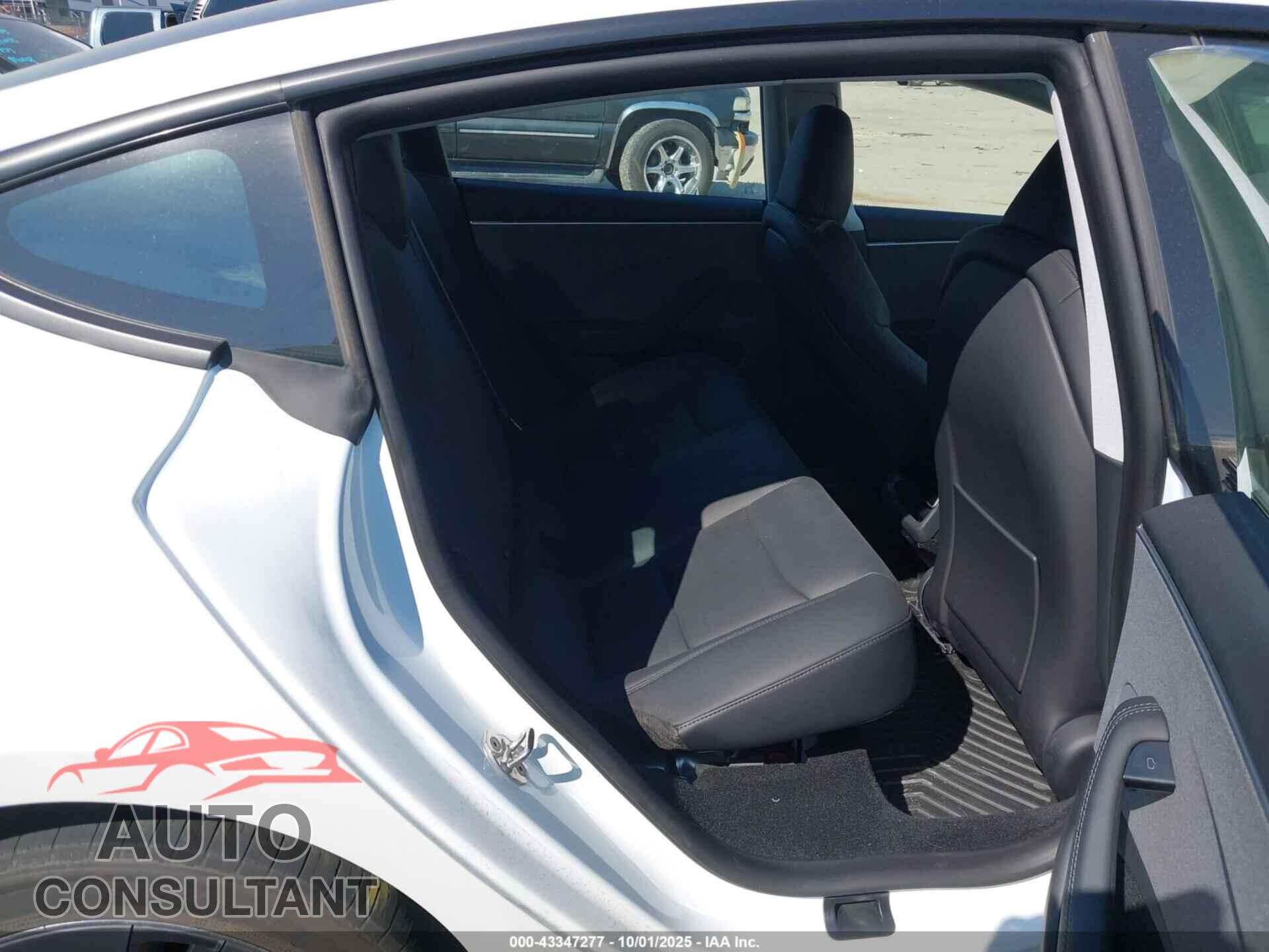 TESLA MODEL 3 2024 - 5YJ3E1EA2RF747491