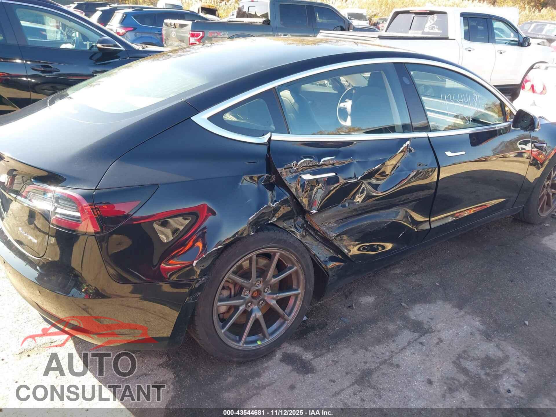 TESLA MODEL 3 2018 - 5YJ3E1EB8JF070525