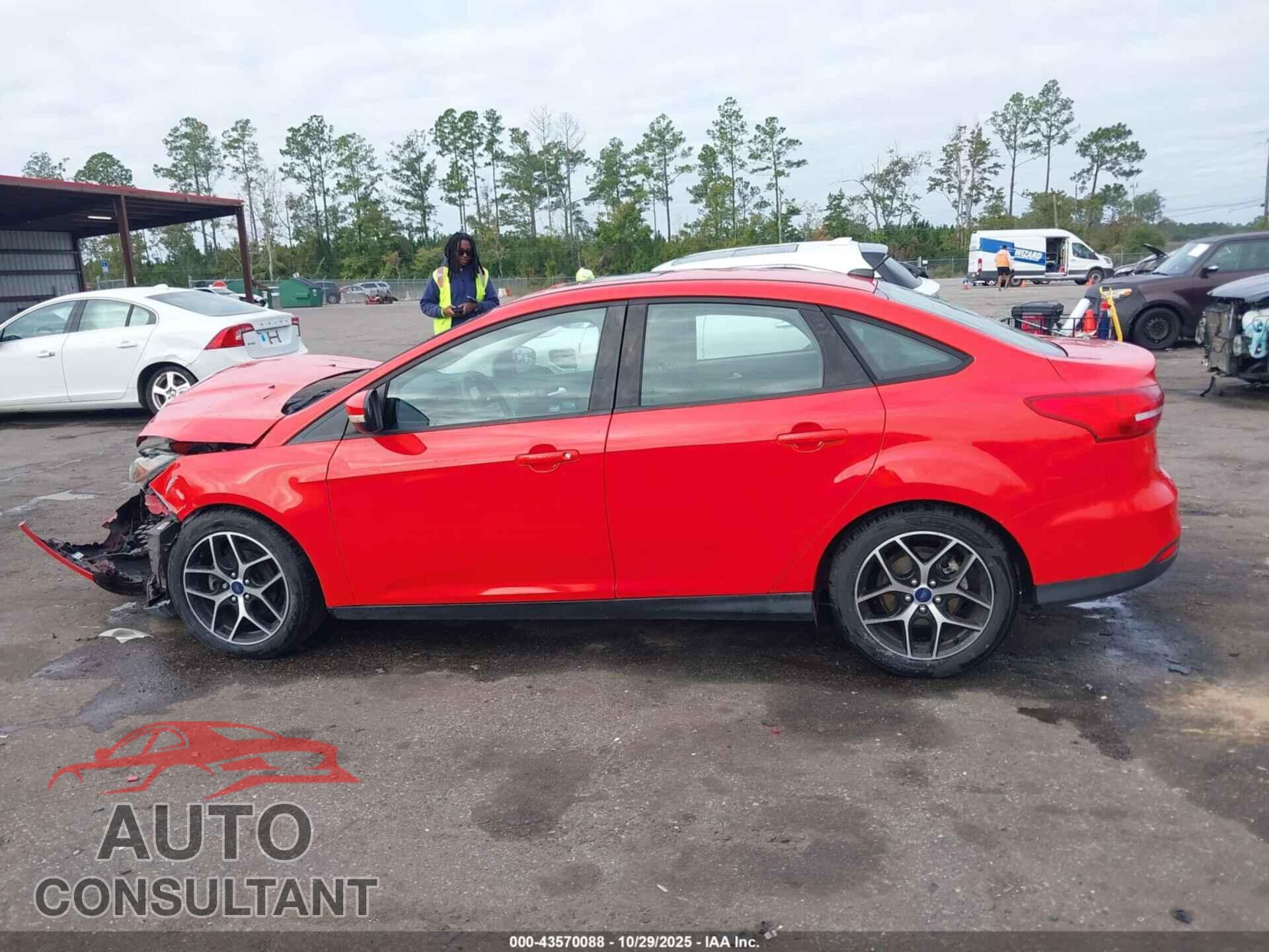 FORD FOCUS 2017 - 1FADP3H26HL247205