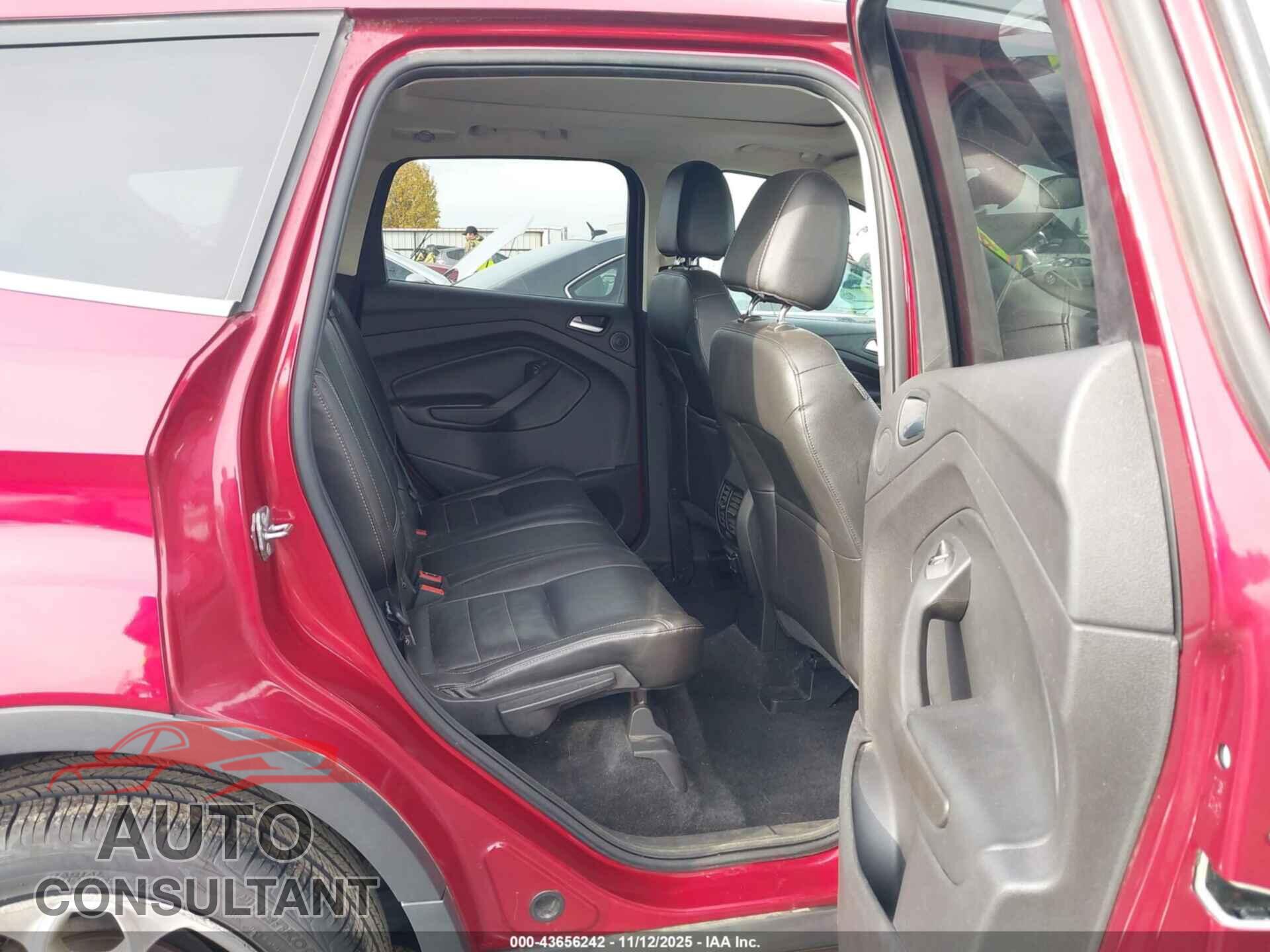 FORD ESCAPE 2015 - 1FMCU9J91FUB81898