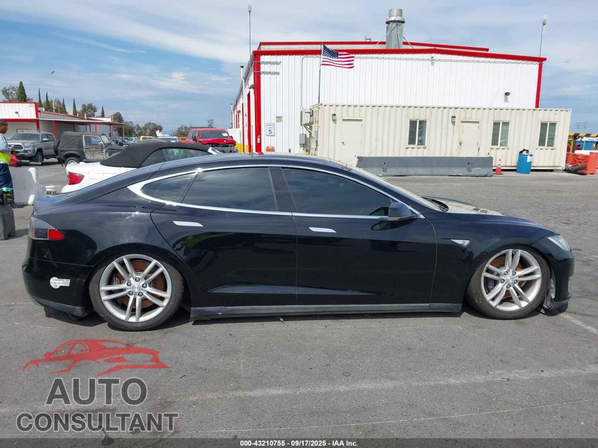 TESLA MODEL S 2013 - 5YJSA1CN2DFP07286